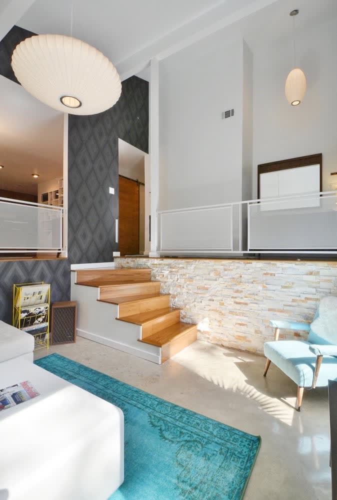 Sun Soaked, Updated Private Home | East Riverside