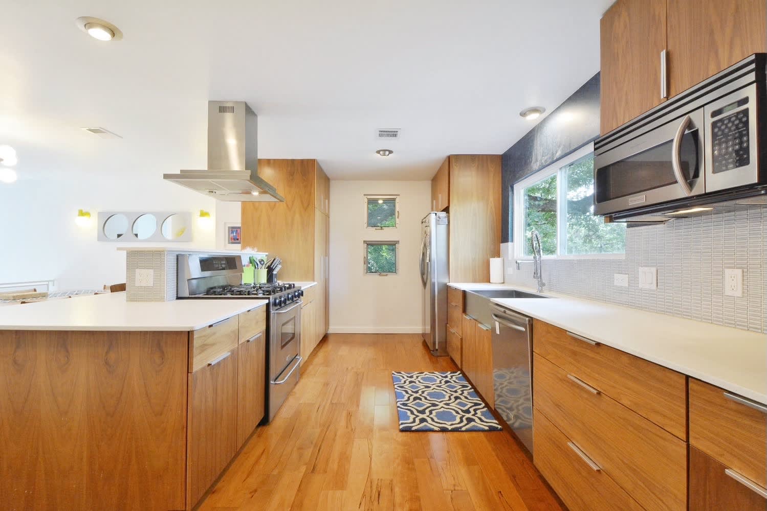 Sun Soaked, Updated Private Home | East Riverside