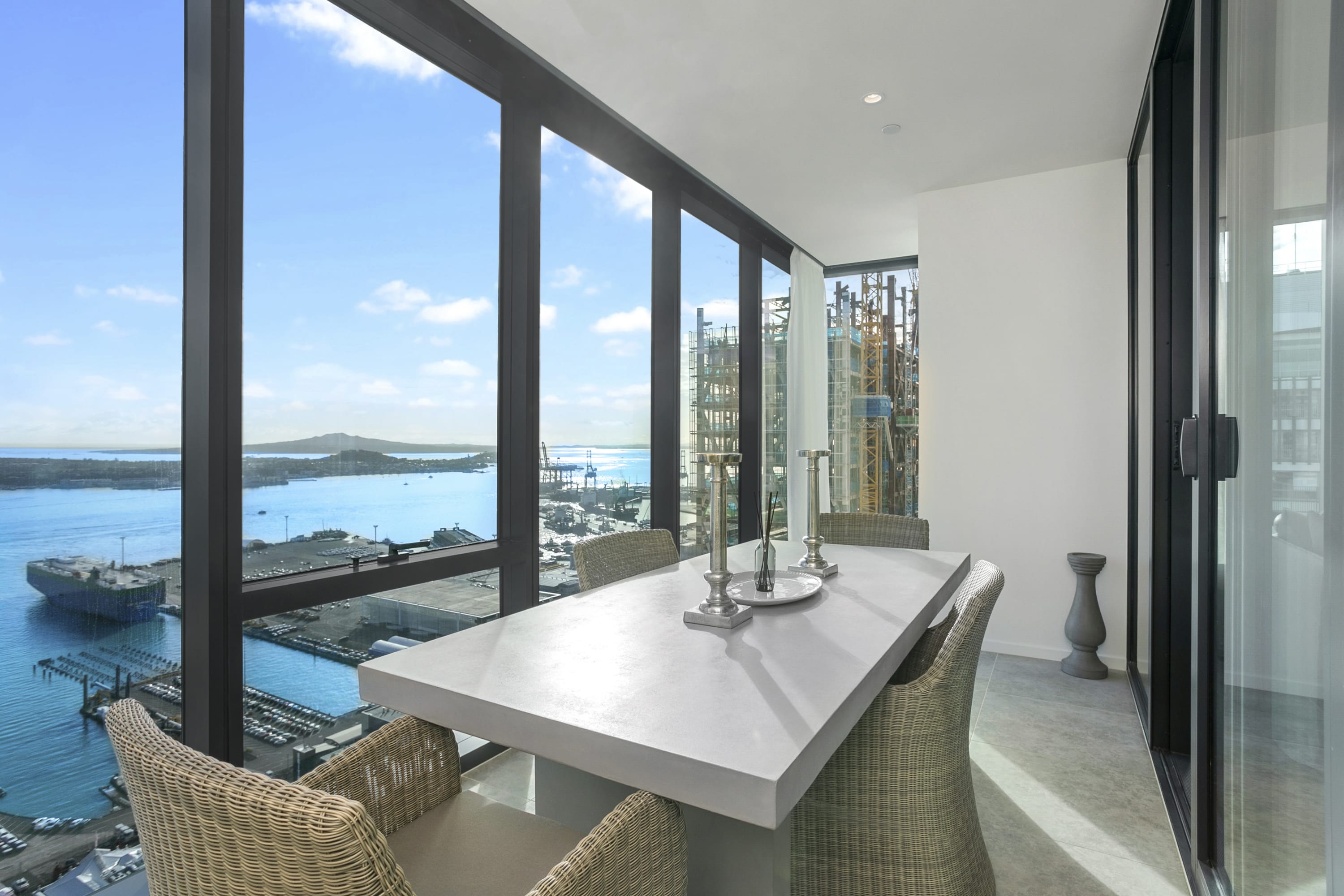The Pacifica, Level 36, Harbour views - Image 3