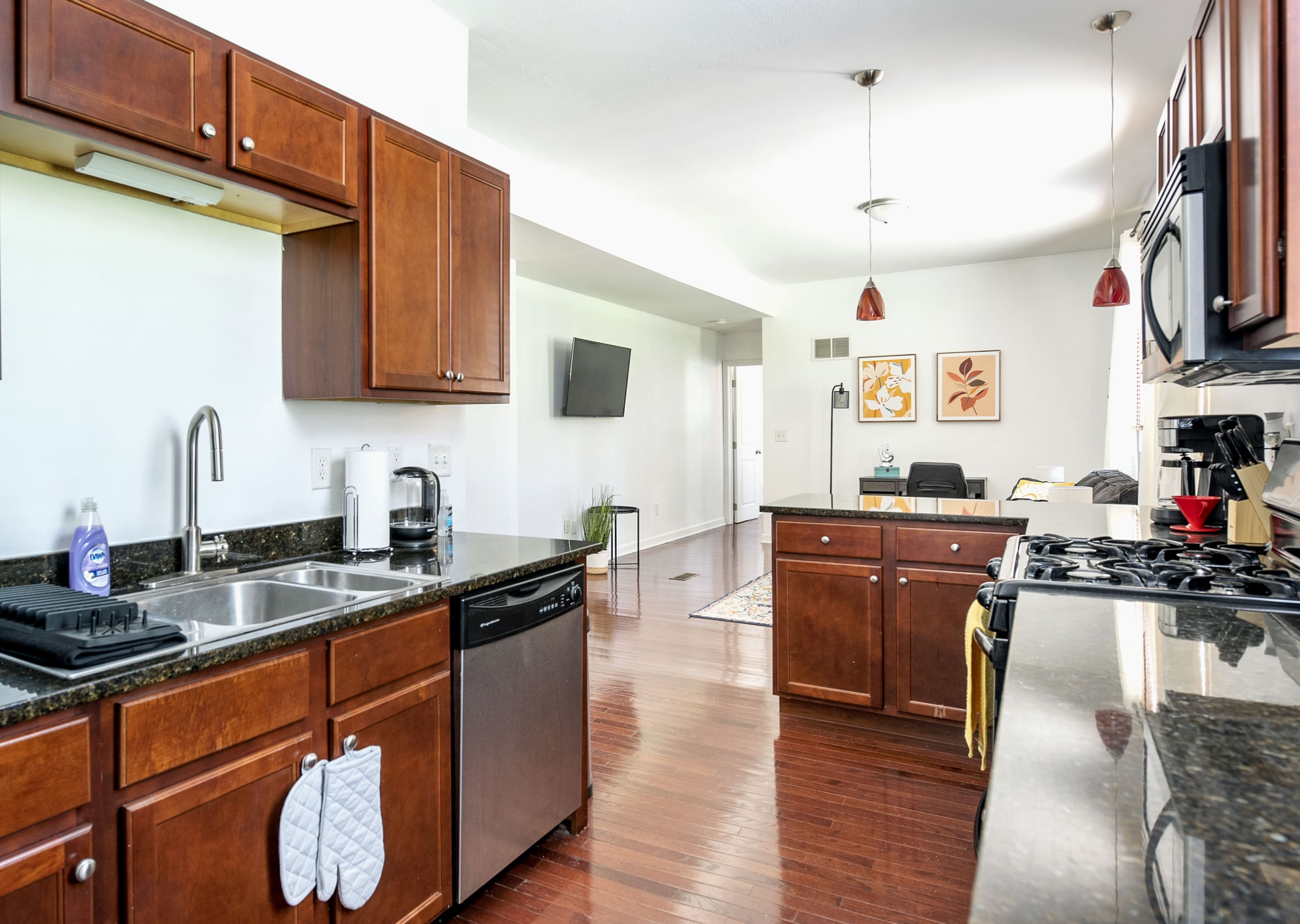 Elegant Oasis Steps From Vibrant Short North - Charming Escape - Columbus, OH