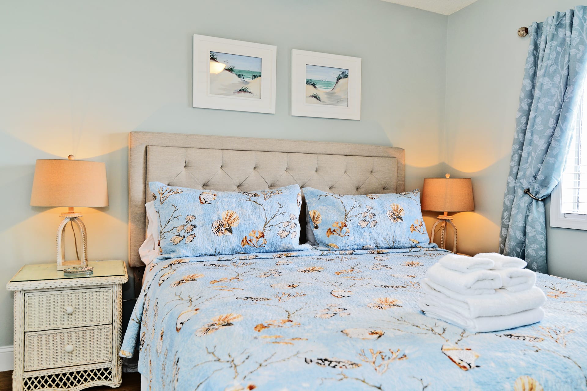 King Size Bed & Smart TV