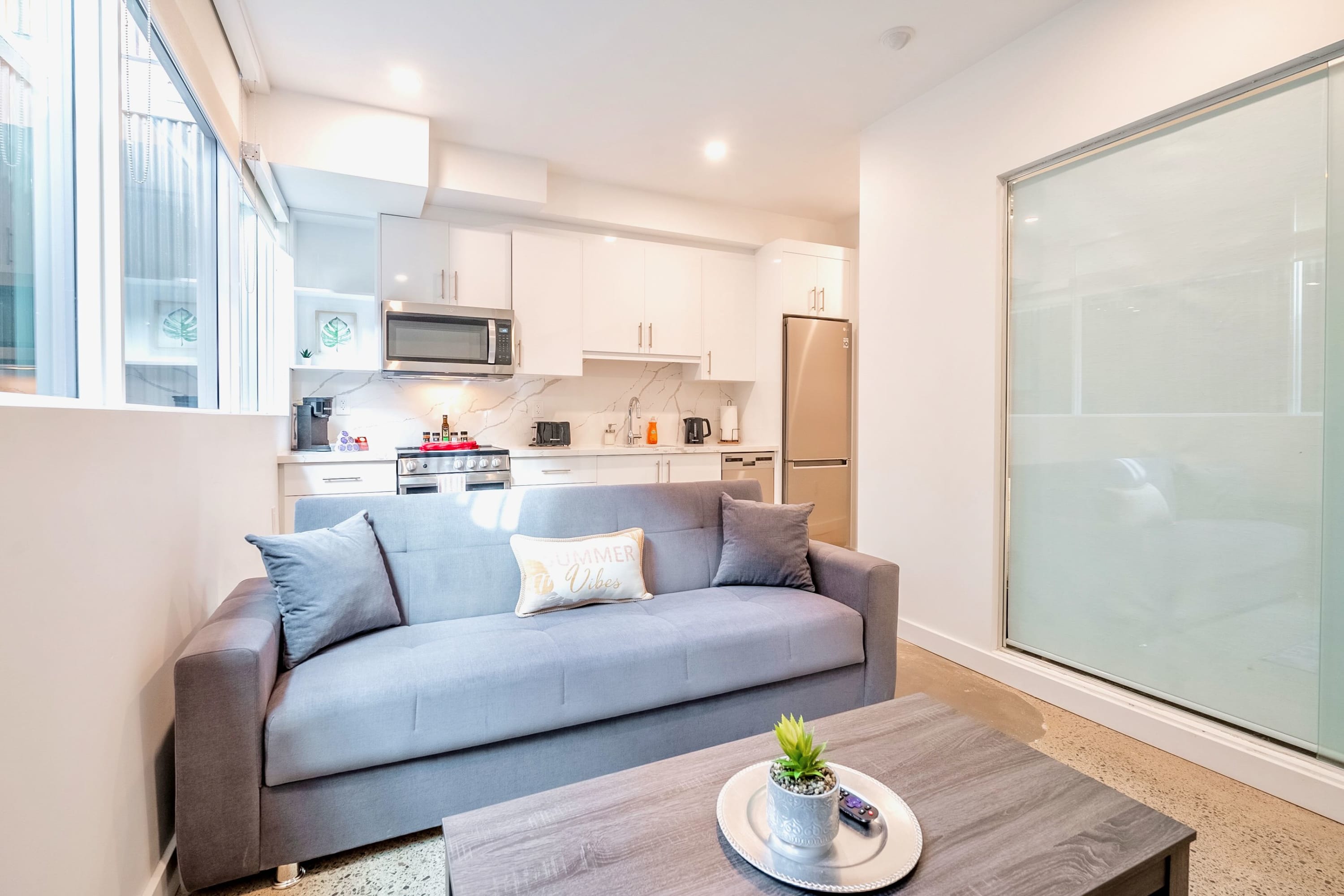 2BR Modern Condo King Bed Heart Of Downtown