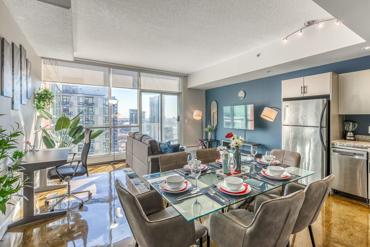 Upscale 2BR Condo King Bed Stunning City Views