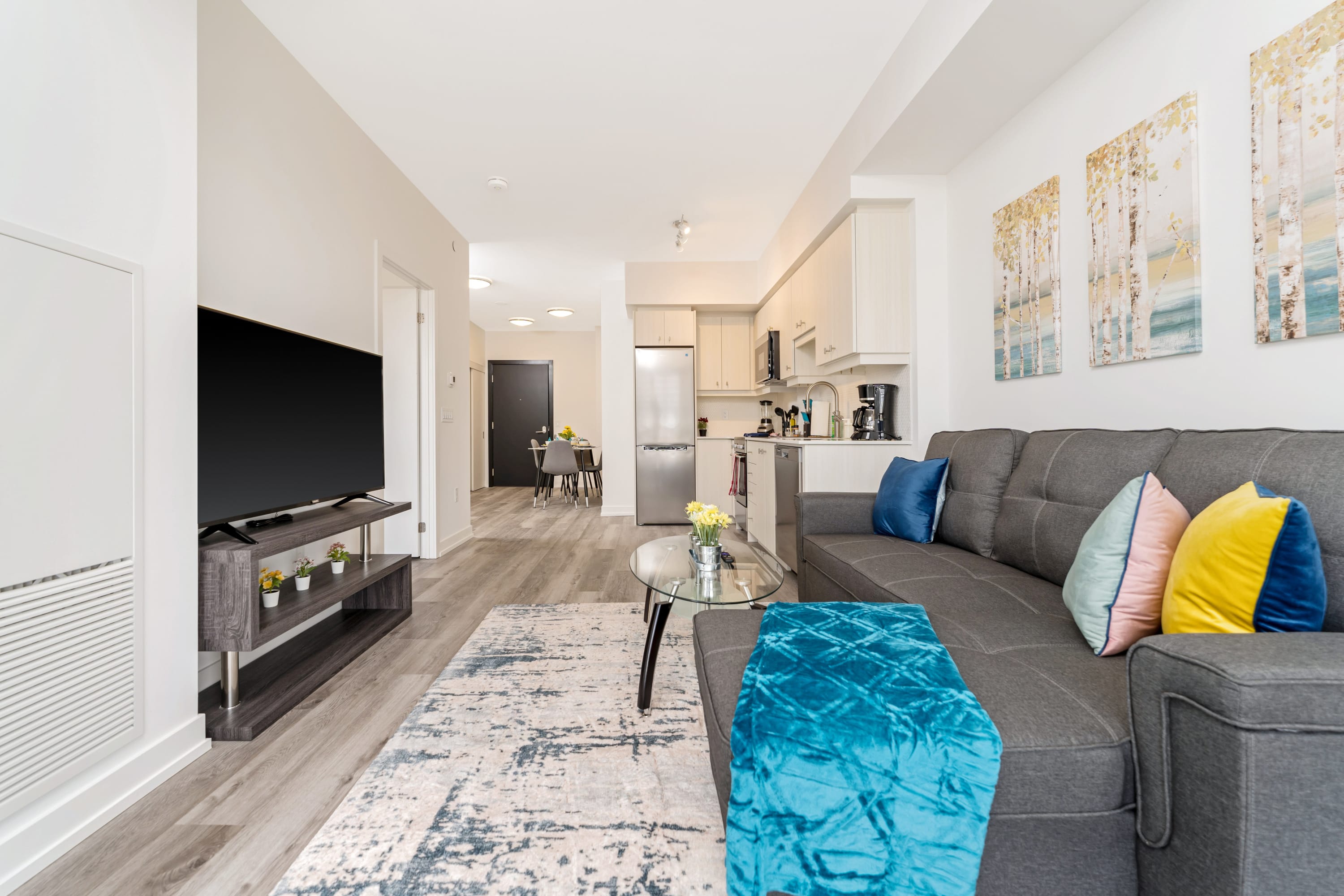 Upscale 1BR Condo King Bed Private Balcony | Photo 2