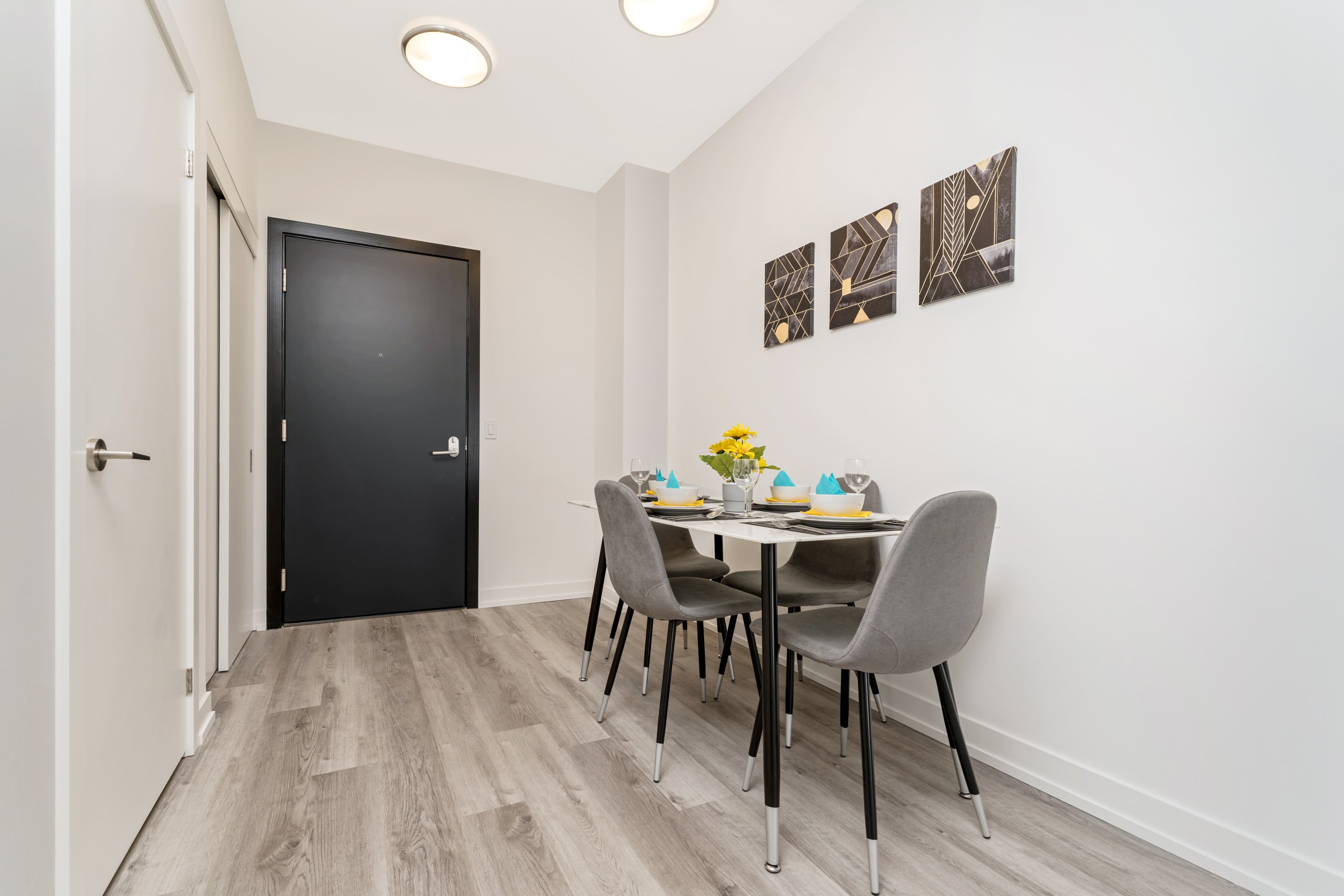 Upscale 1BR Condo King Bed Private Balcony | Photo 3