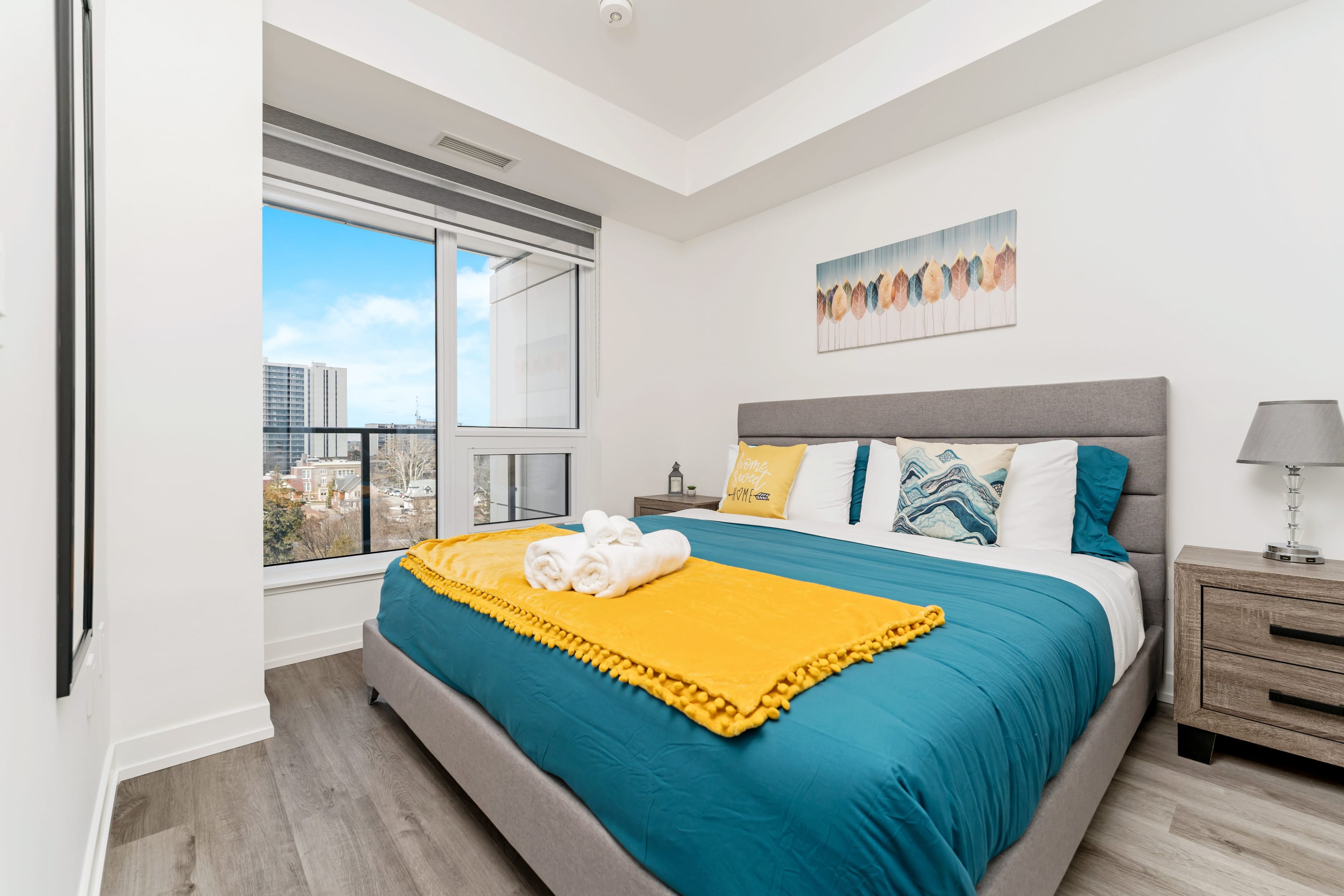 Upscale 1BR Condo King Bed Private Balcony | Photo 4