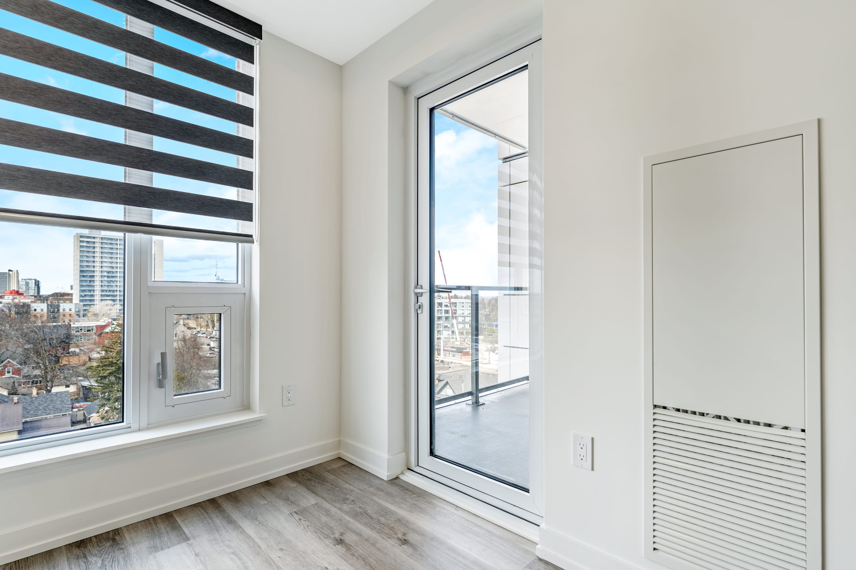Upscale 1BR Condo King Bed Private Balcony | Photo 8