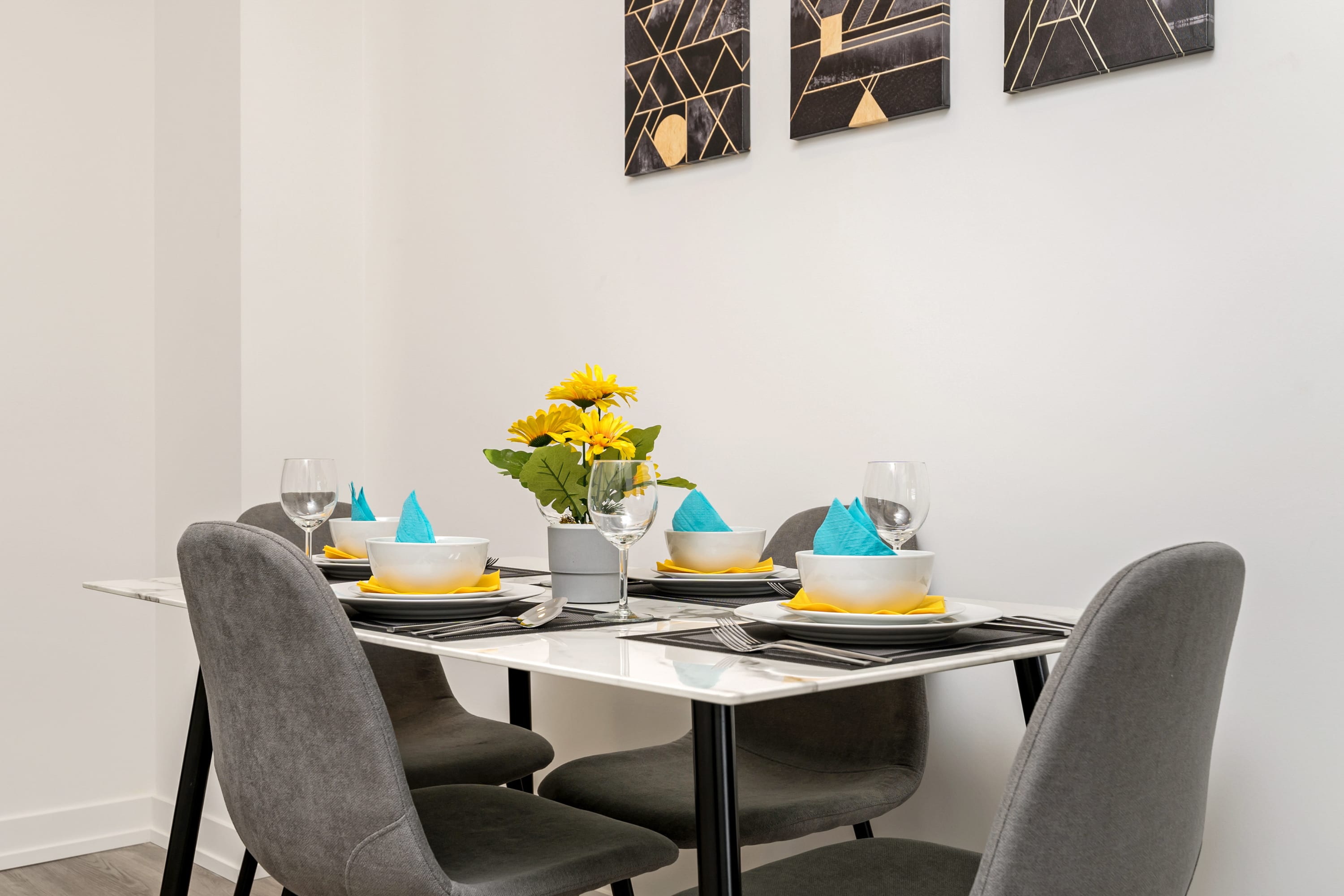 Upscale 1BR Condo King Bed Private Balcony | Photo 11