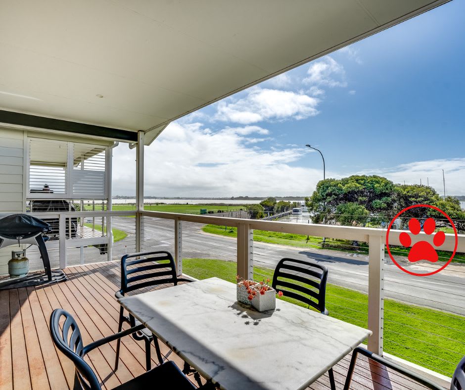 37 Barrage Road - Beautiful Riverside Home — Goolwa South, South Australia — vacation rental