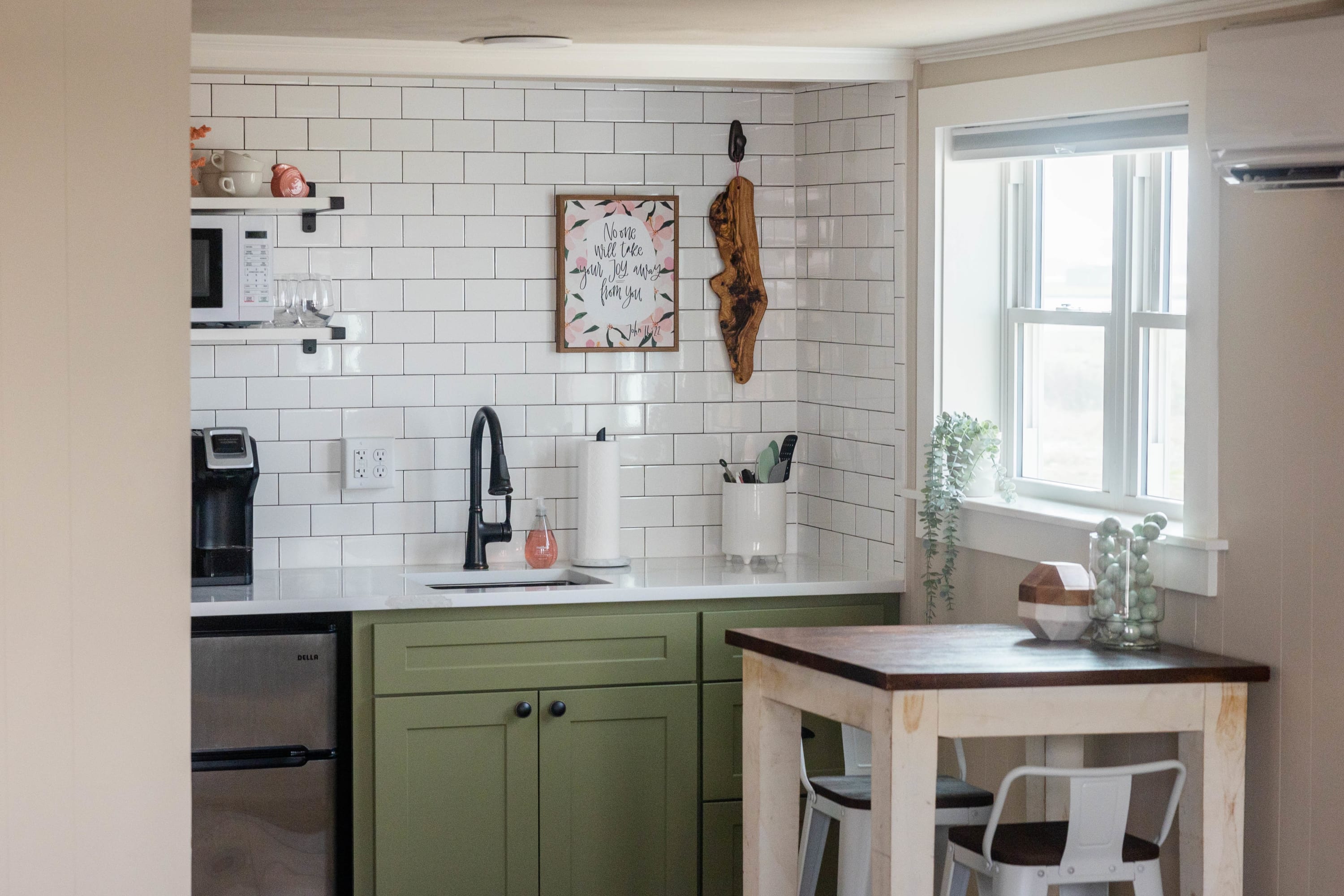 Classy Dinosaur: Modern Studio with Short Walk to Sand! — Nags Head, NC — vacation rental
