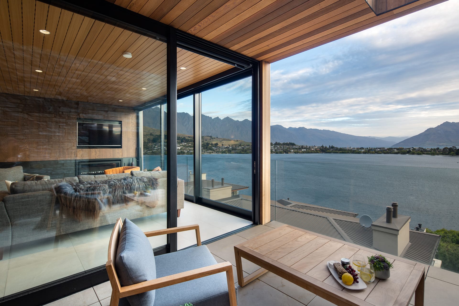 Stunning outdoor patio with views over Lake whakatipu