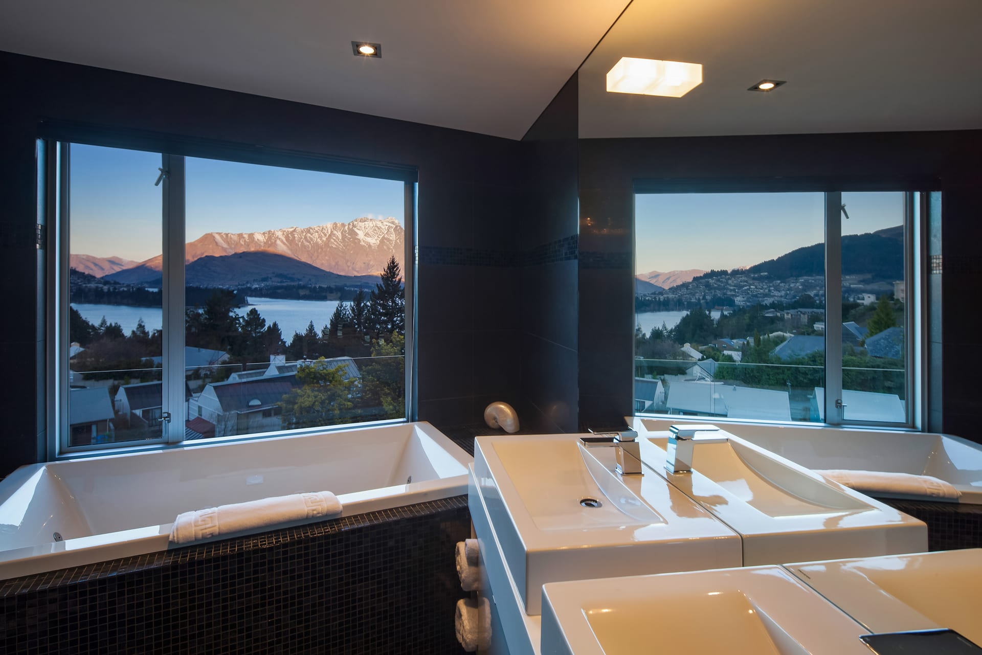 Bathroom 1 with mountain views