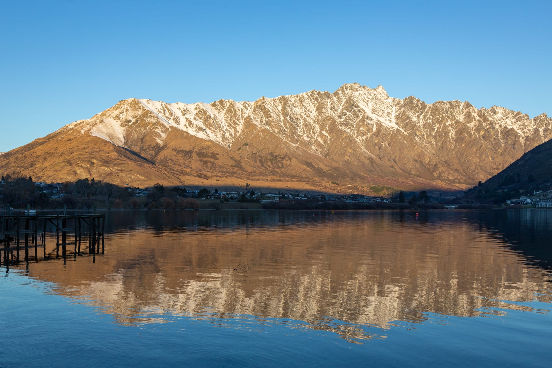Lake Whakatipu with the Remarkable range outside your front door!