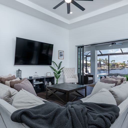 The Sunset Villa by Island Minded HEATED POOL AND SPA