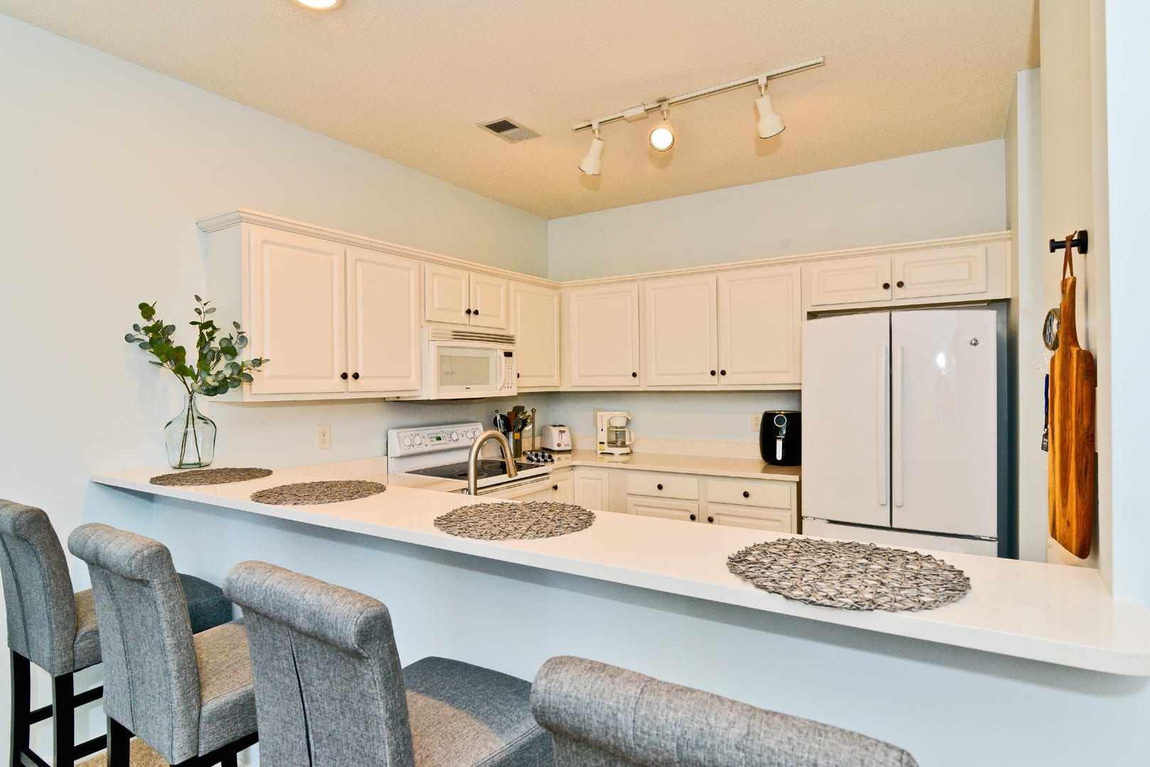 Cherry Grove Villa Close to Beach w Pool