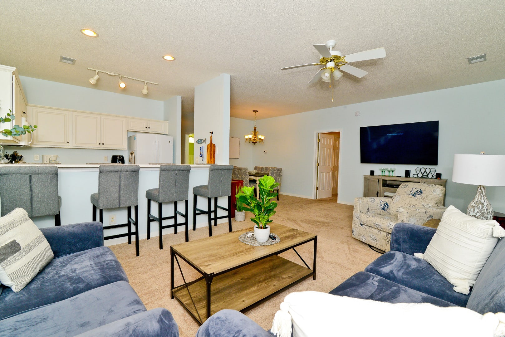 Cherry Grove Villa Close to Beach w Pool