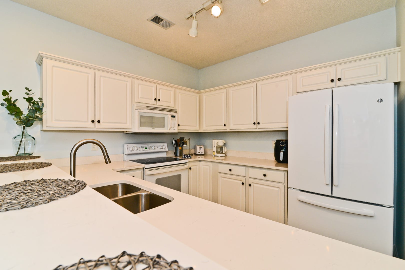 Cherry Grove Villa Close to Beach w Pool
