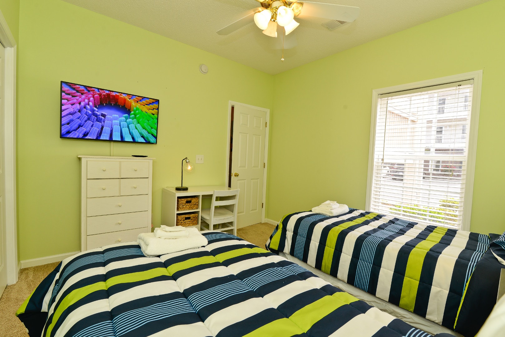 Cherry Grove Villa Close to Beach w Pool