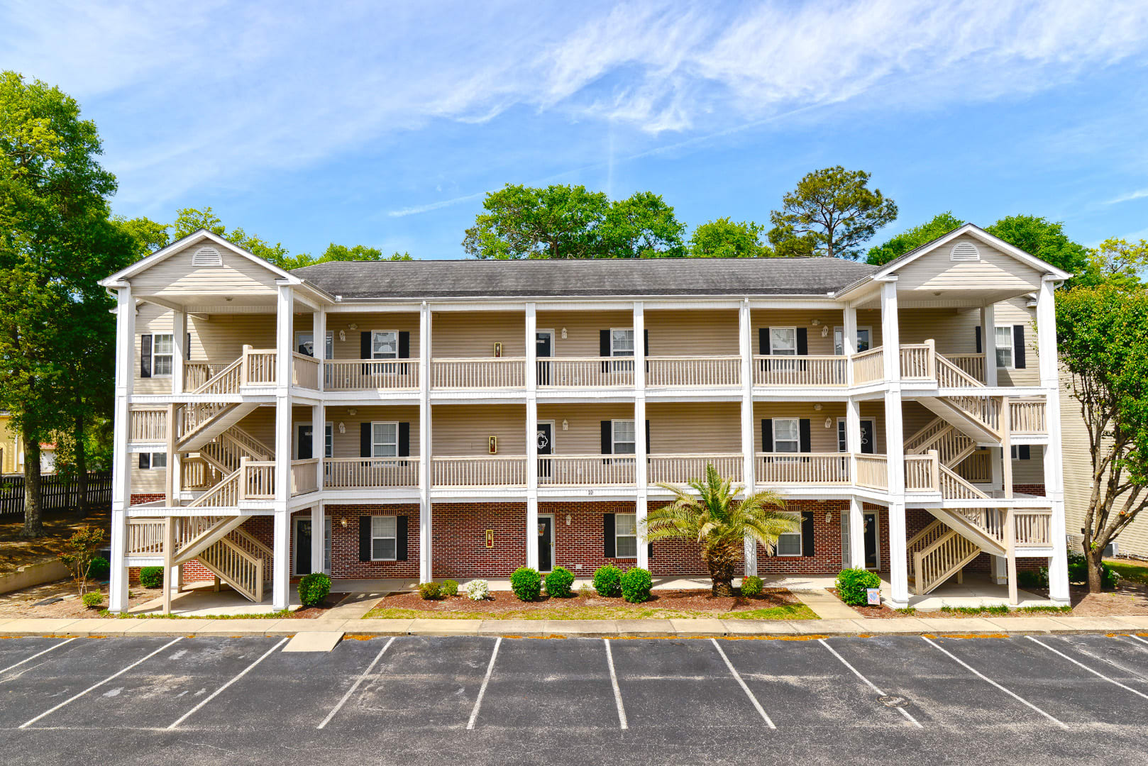 Cherry Grove Villa Close to Beach w Pool