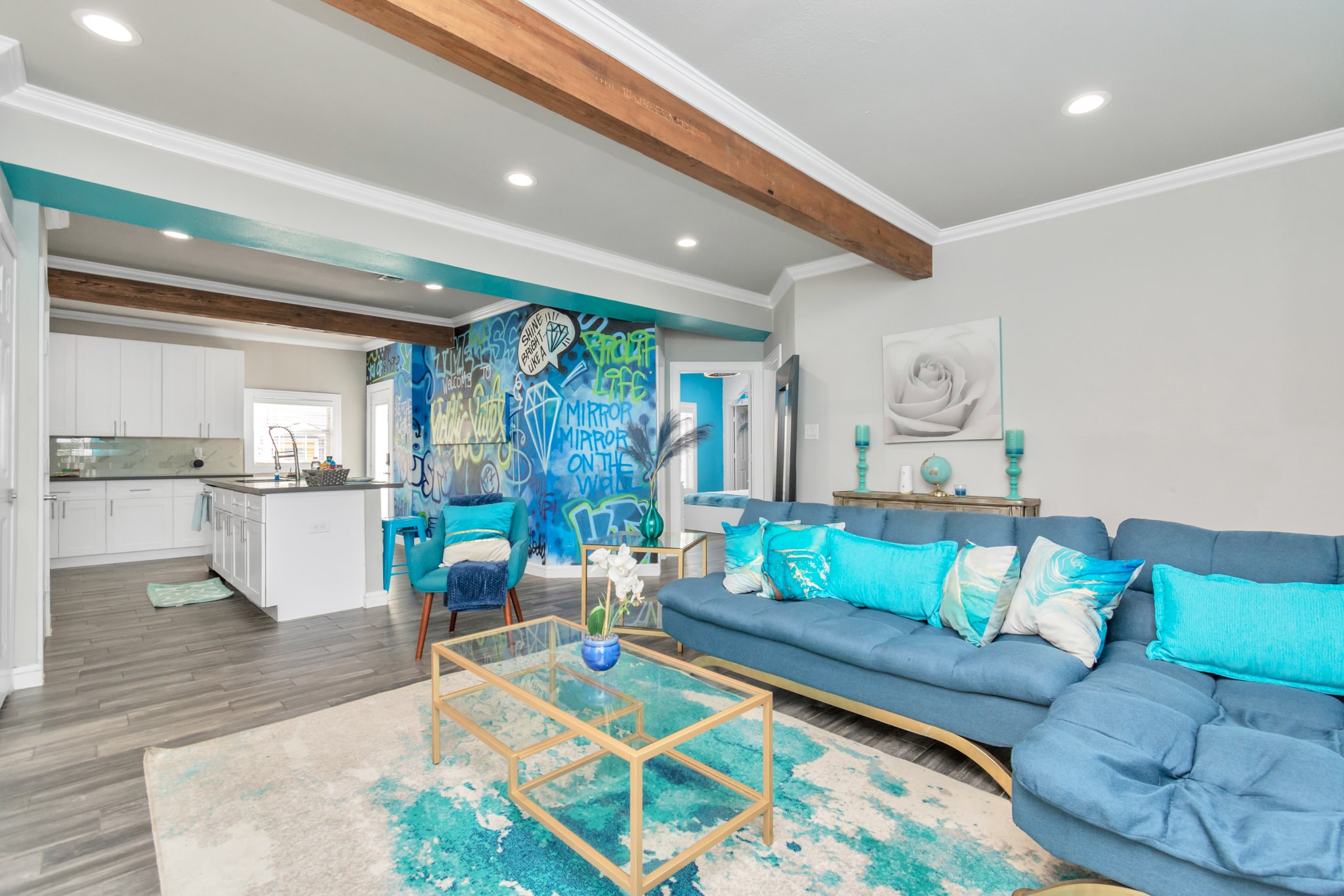 Prolific Blue Haven: Stylish, Comfy, Yours! - Photo 1