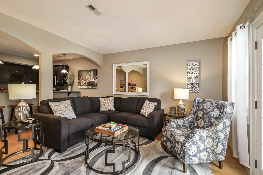 Large Plaza 2BR/2BTH ā Kansas City, MO ā vacation rental