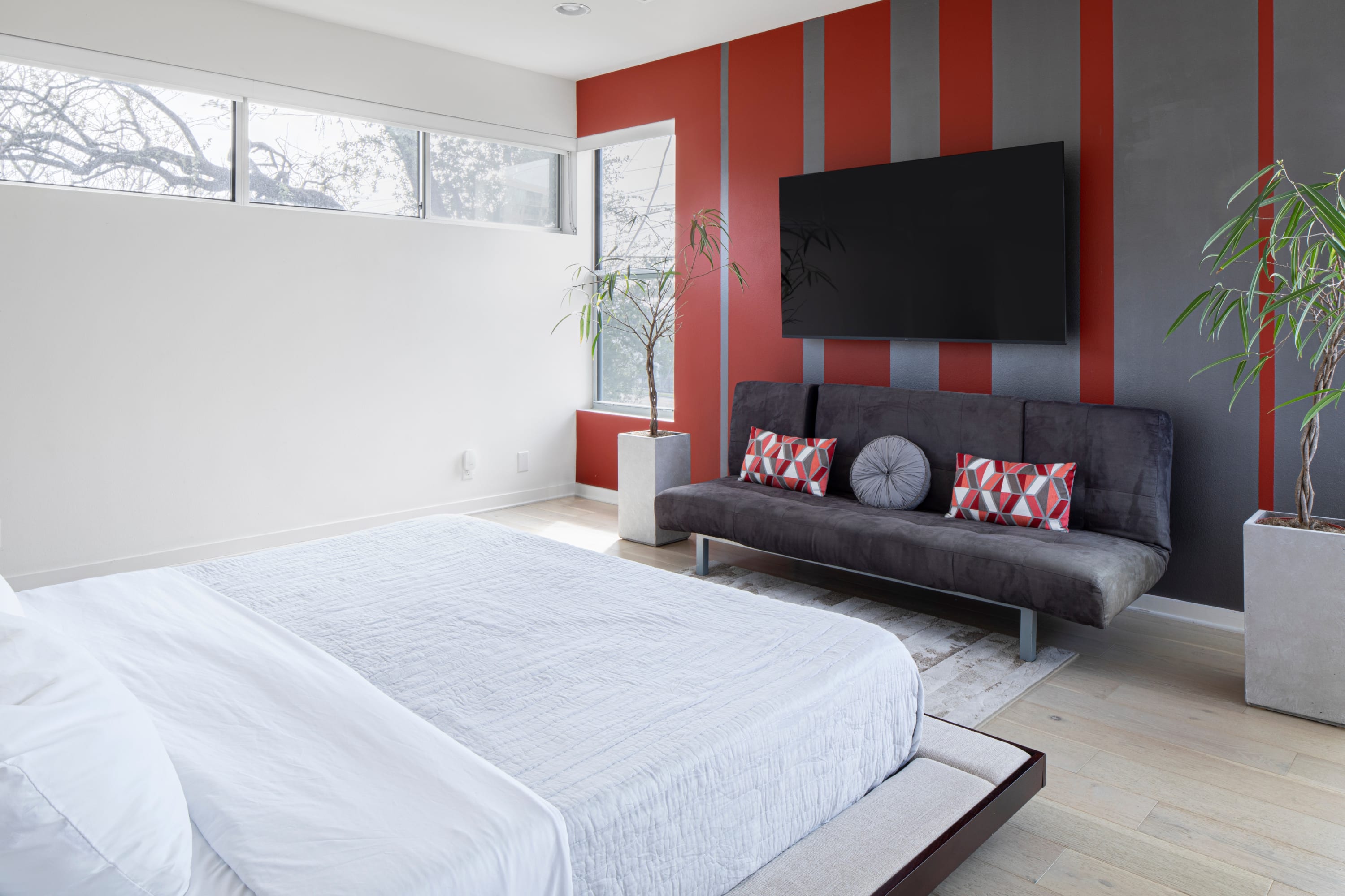 Modern Interior, Amazing Backyard | The Mondrian