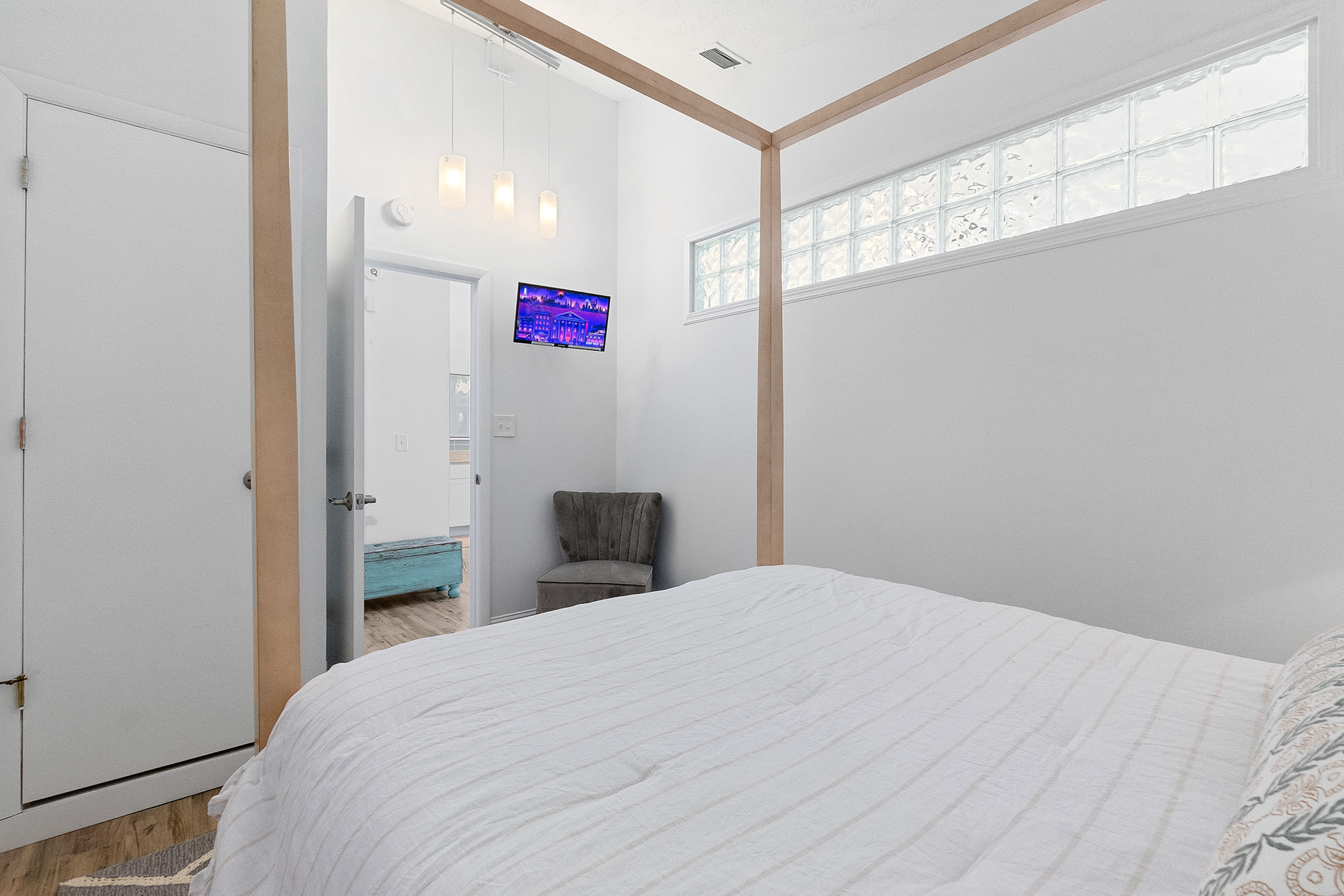 Sandpiper Cottage- Walk to Beach and Pier! — photo 19