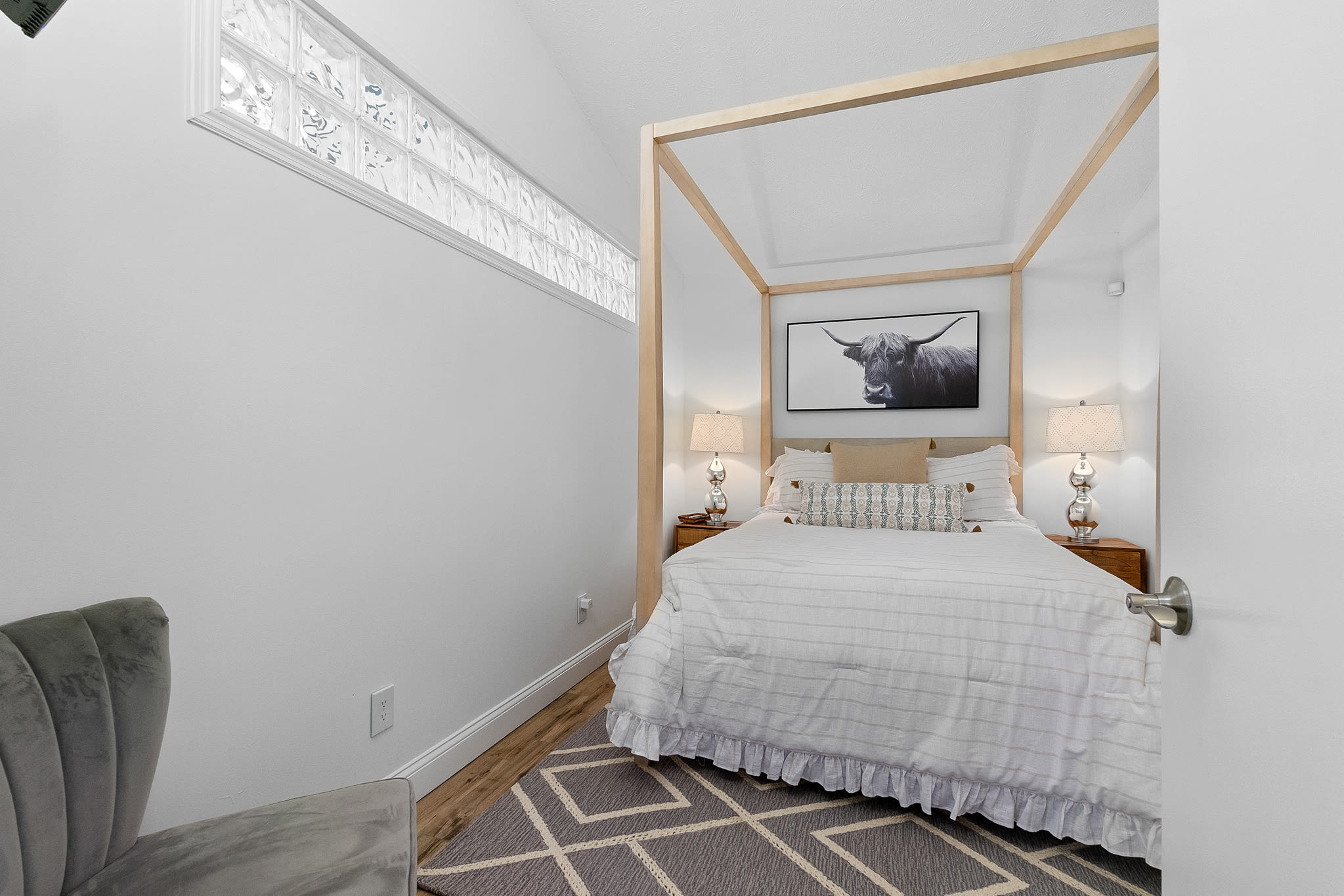 Sandpiper Cottage- Walk to Beach and Pier! — photo 18