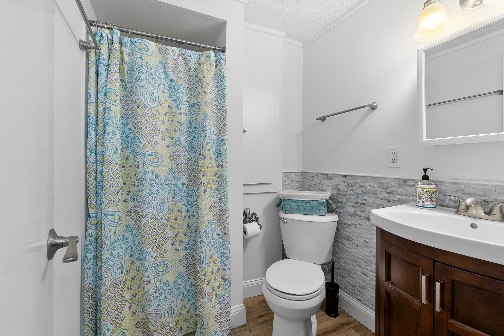 Sandpiper Cottage- Walk to Beach and Pier! — photo 20