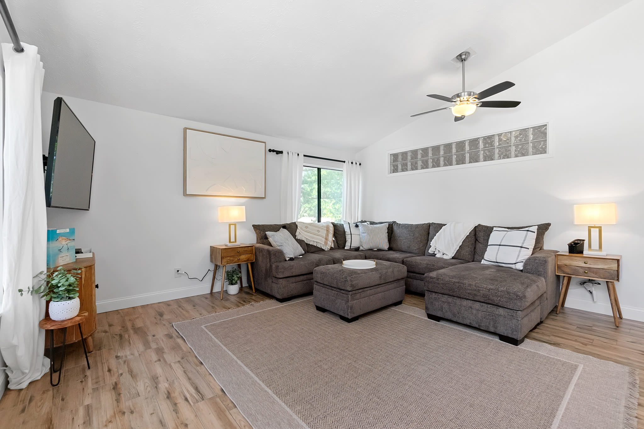 Sandpiper Cottage- Walk to Beach and Pier! — photo 15