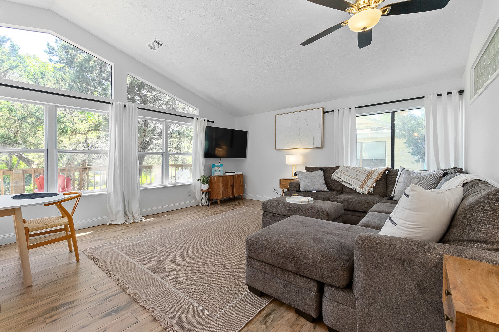 Sandpiper Cottage- Walk to Beach and Pier! — photo 16