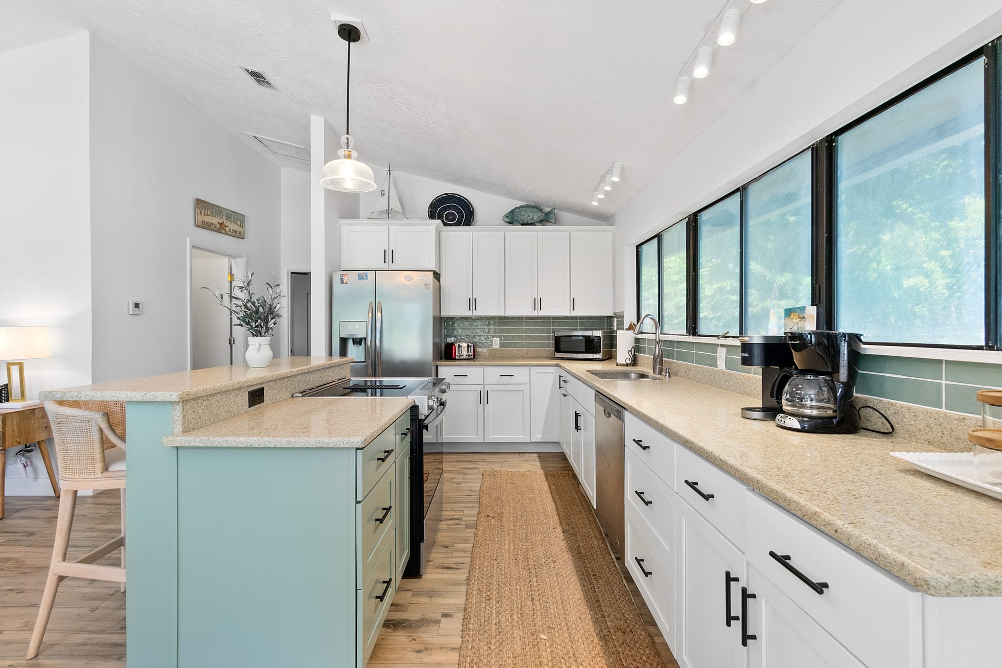 Sandpiper Cottage- Walk to Beach and Pier! — photo 12