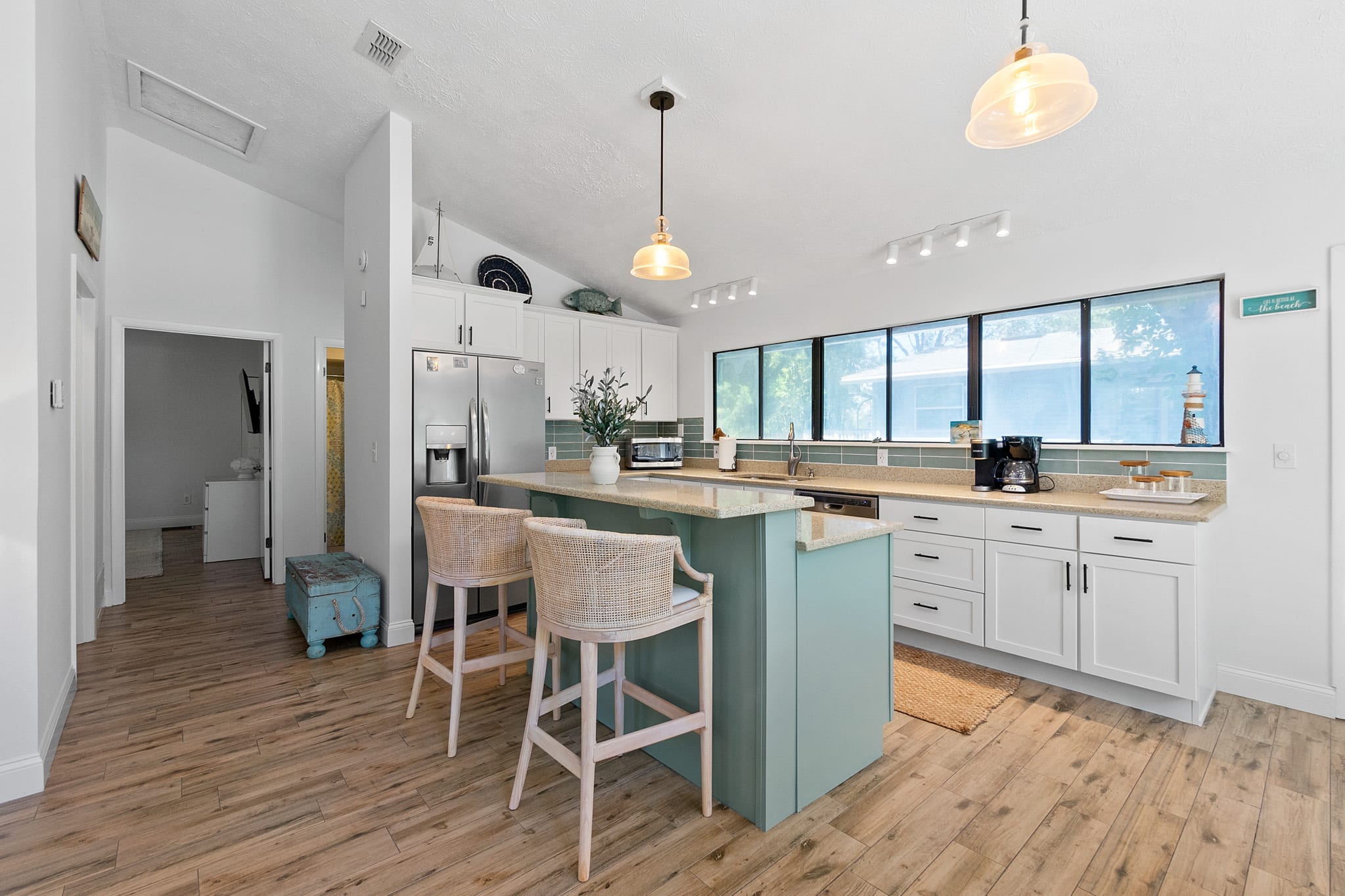 Sandpiper Cottage- Walk to Beach and Pier! — photo 11