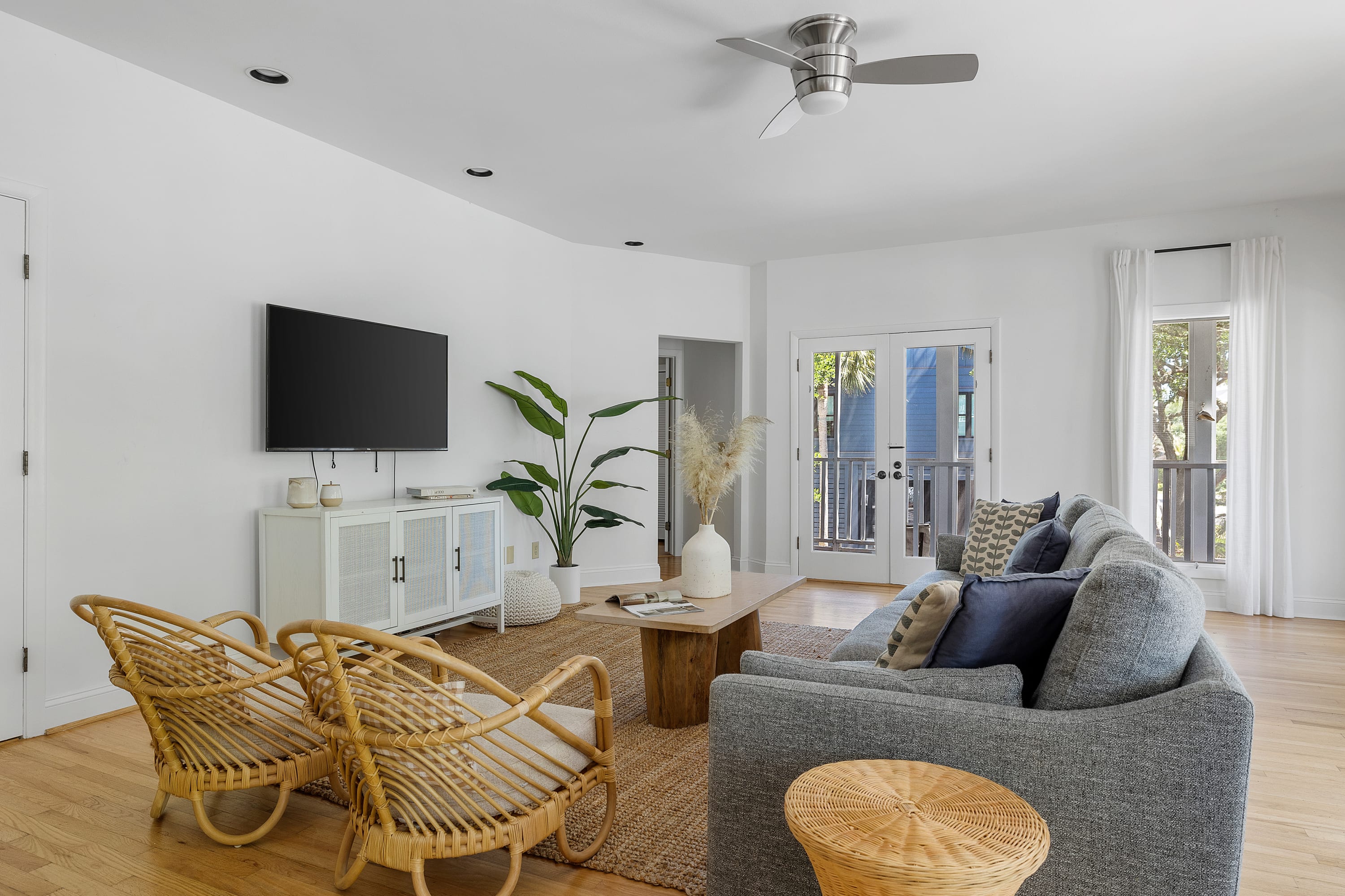 Sun Soaked, Walk to the Beach | The Commodore, Isle of Palms