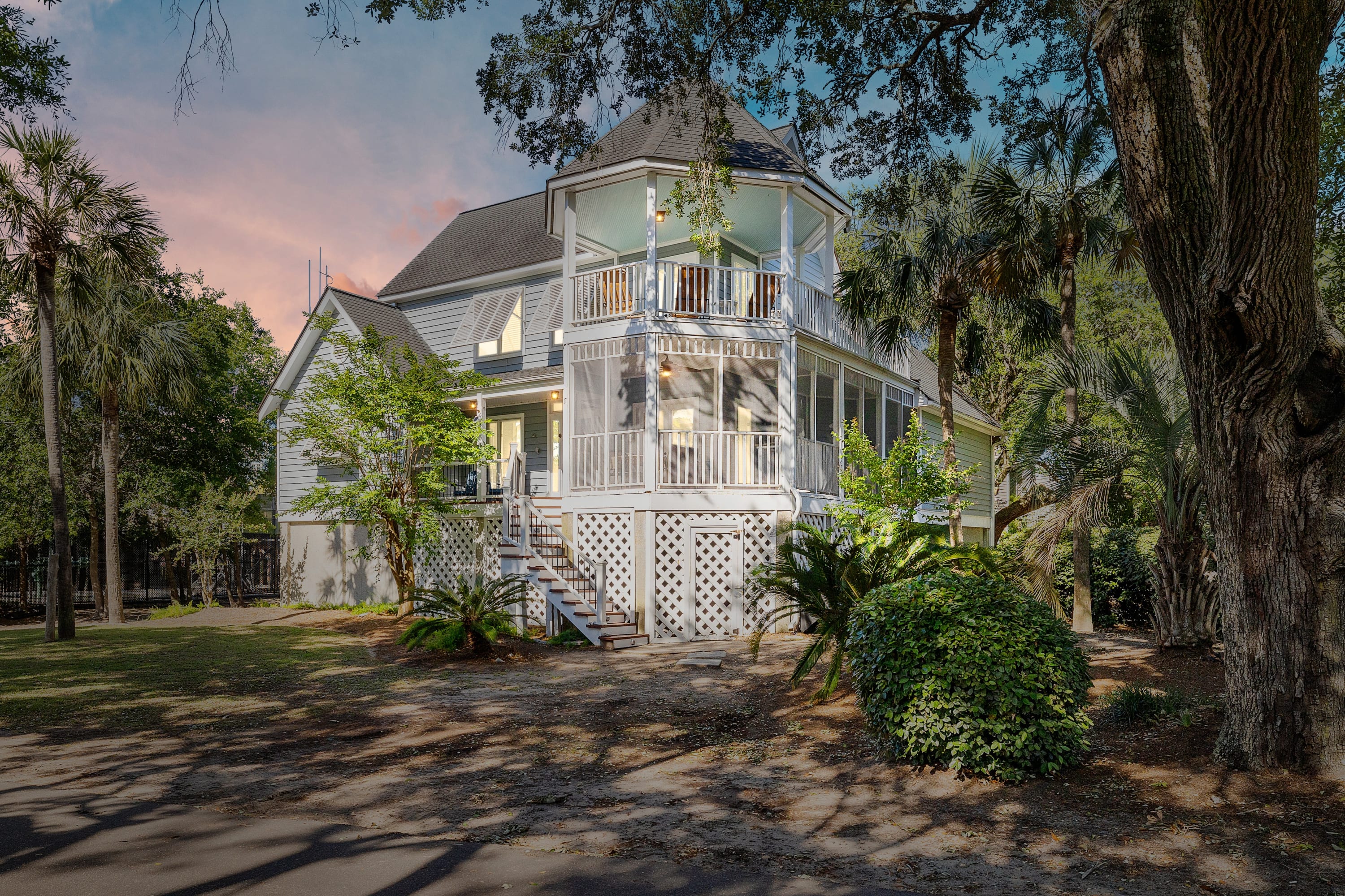Sun Soaked, Walk to the Beach | The Commodore, Isle of Palms
