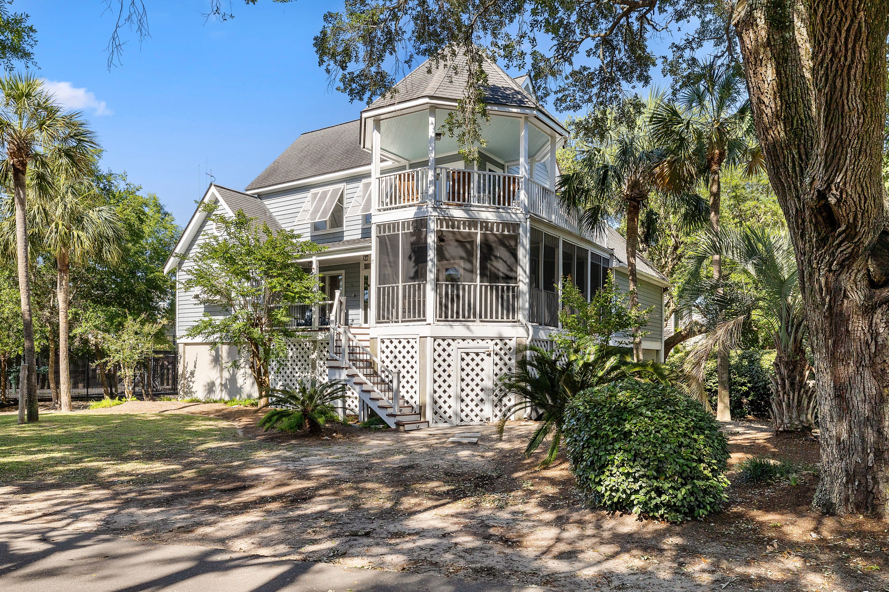 Sun Soaked, Walk to the Beach | The Commodore, Isle of Palms
