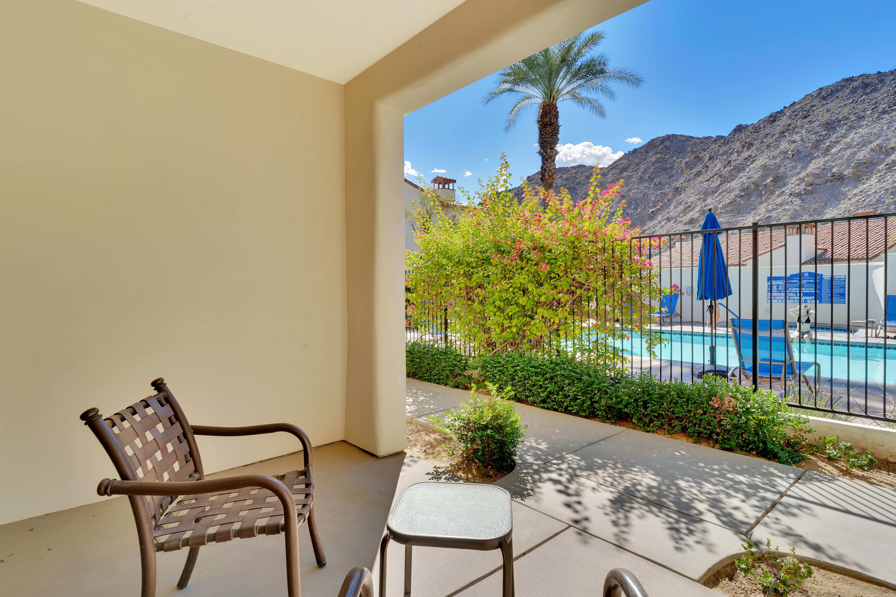 Desert Oasis Studio #B, Steps from Pool!