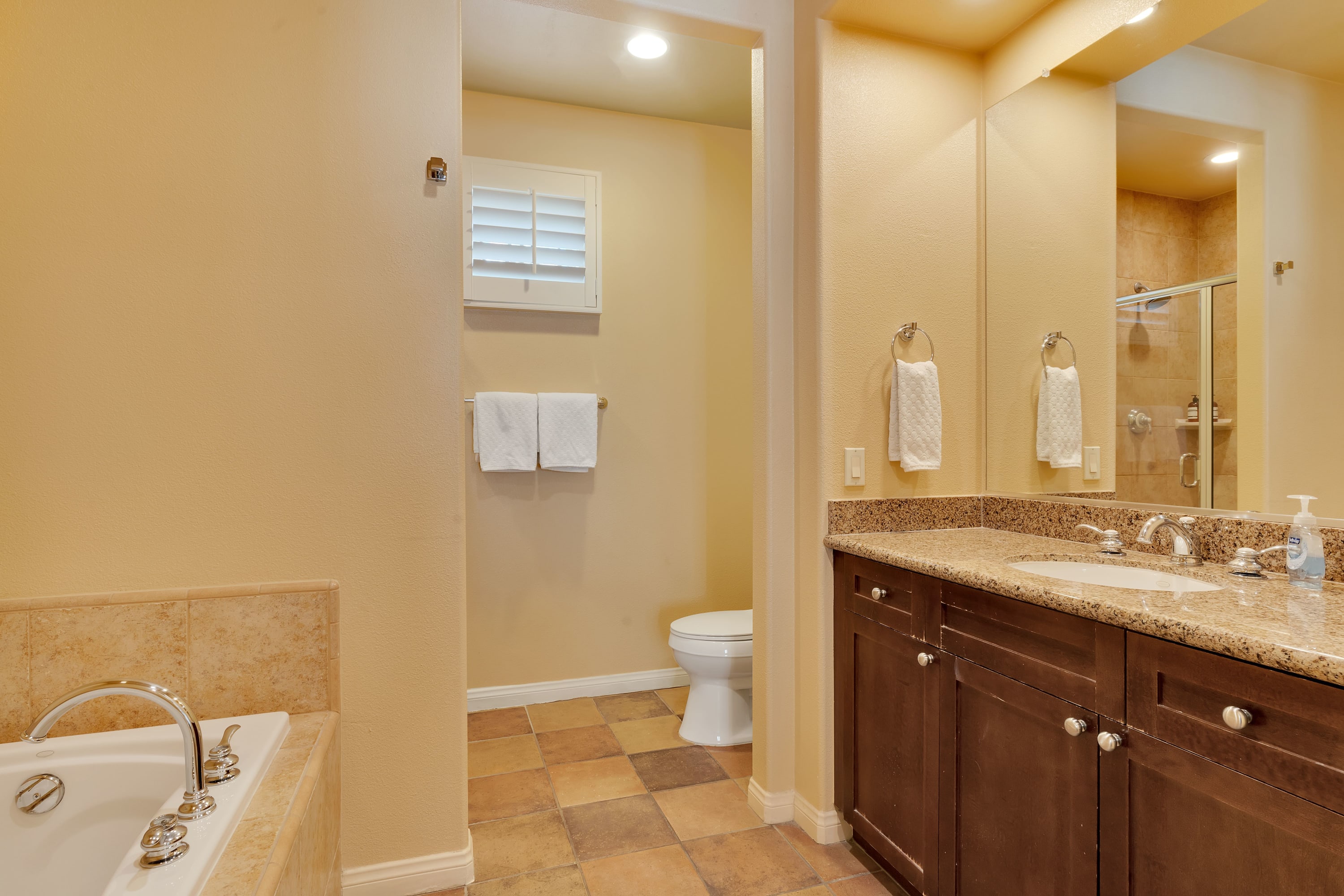 Desert Oasis Studio #B, Steps from Pool! - Photo 4