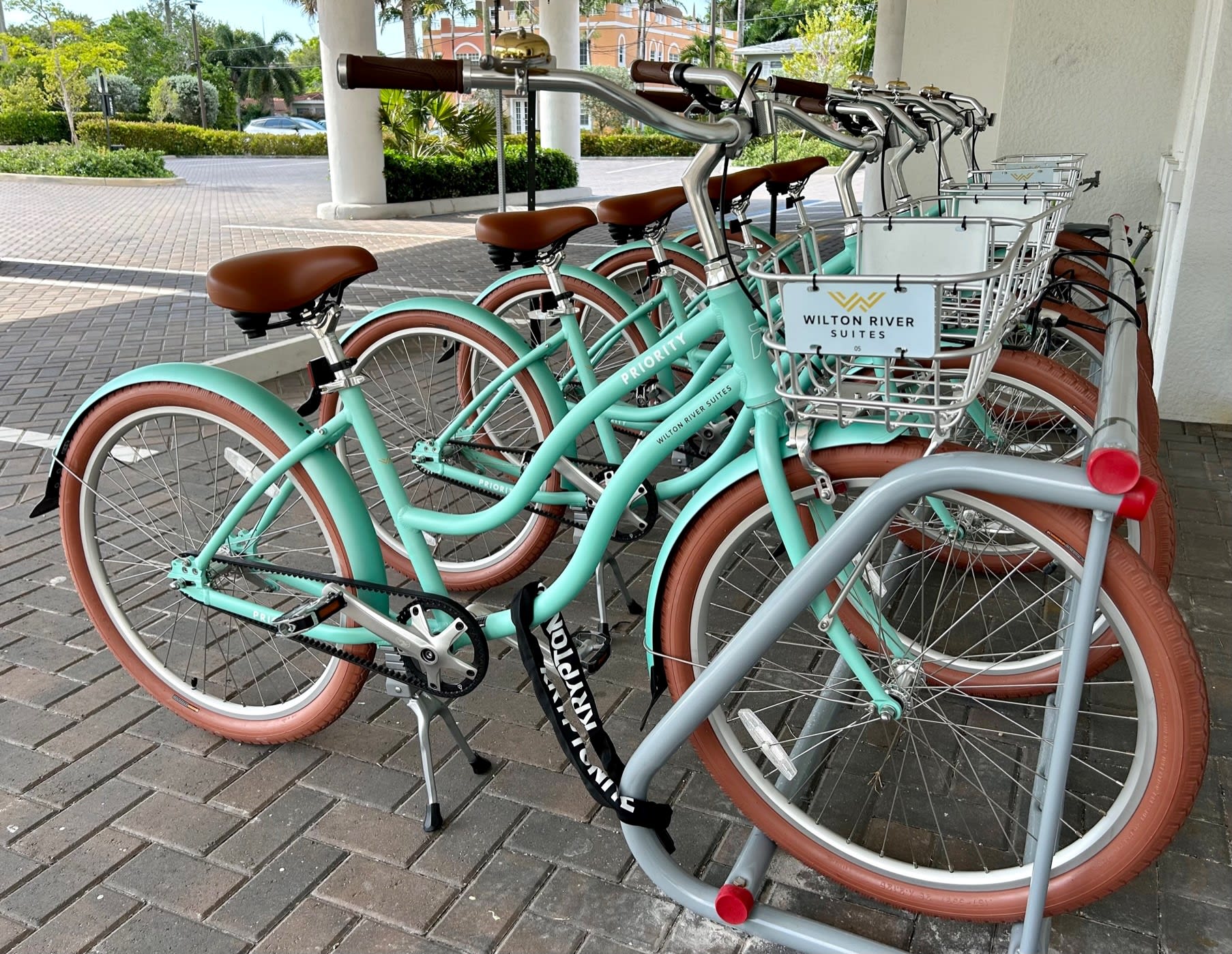 Suite 201: 2 Bed/2 Bath, Htd Pool, Gym, Free Bikes - Foto 9