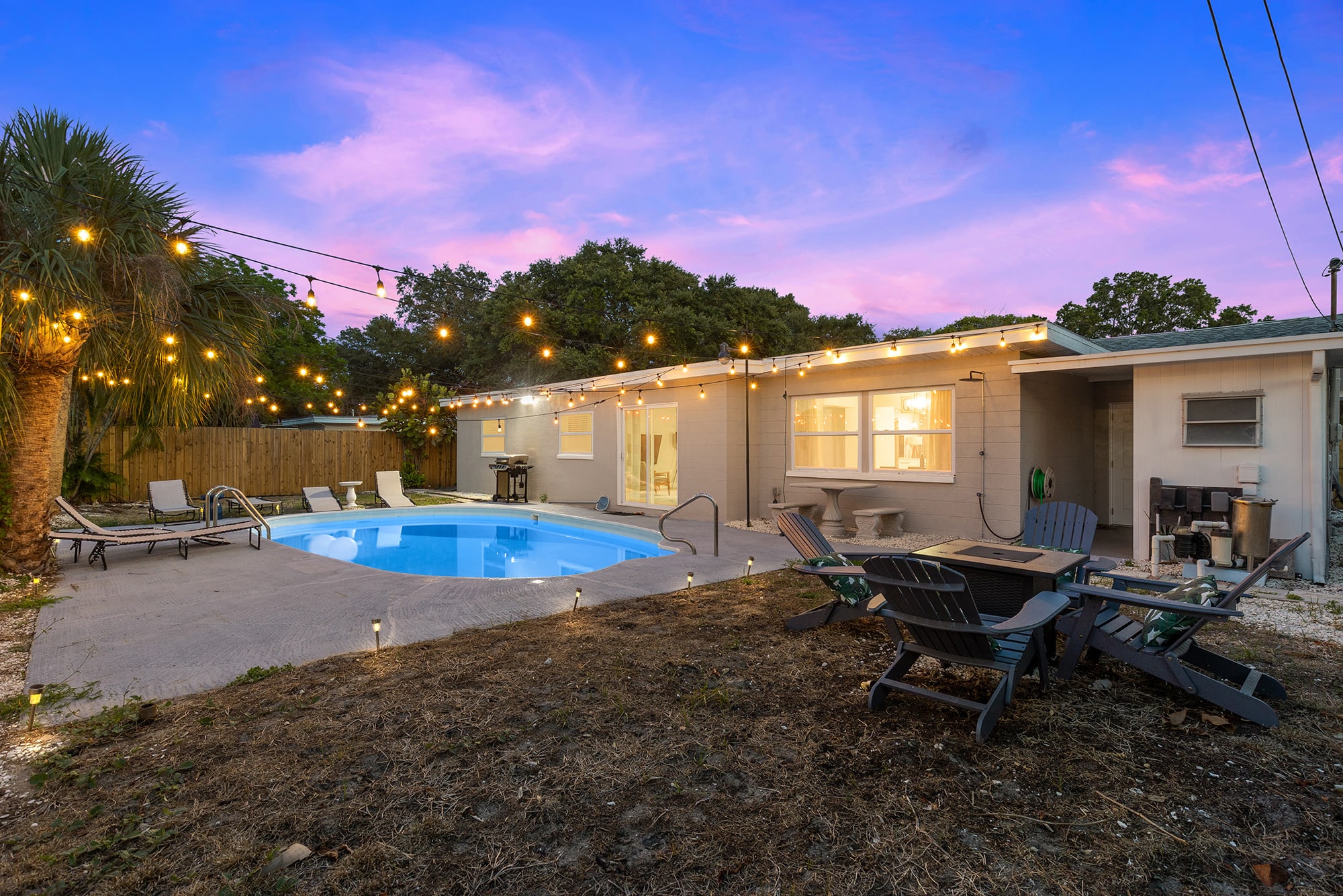 Mid Century Modern Largo Retreat Pool And BBQ - Foto 1