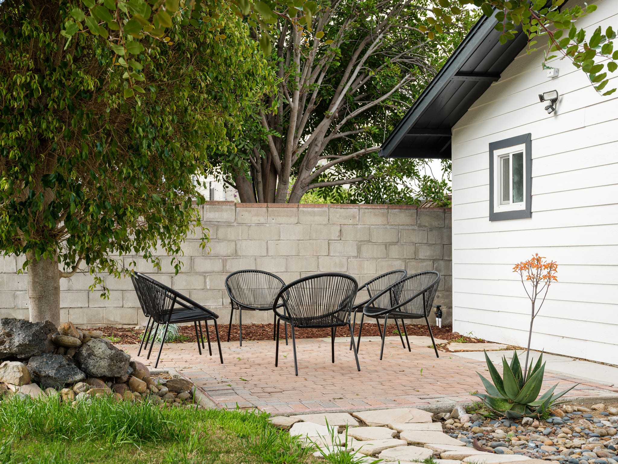 Modern 4BR Haven with Fire Pit and Spacious Yard