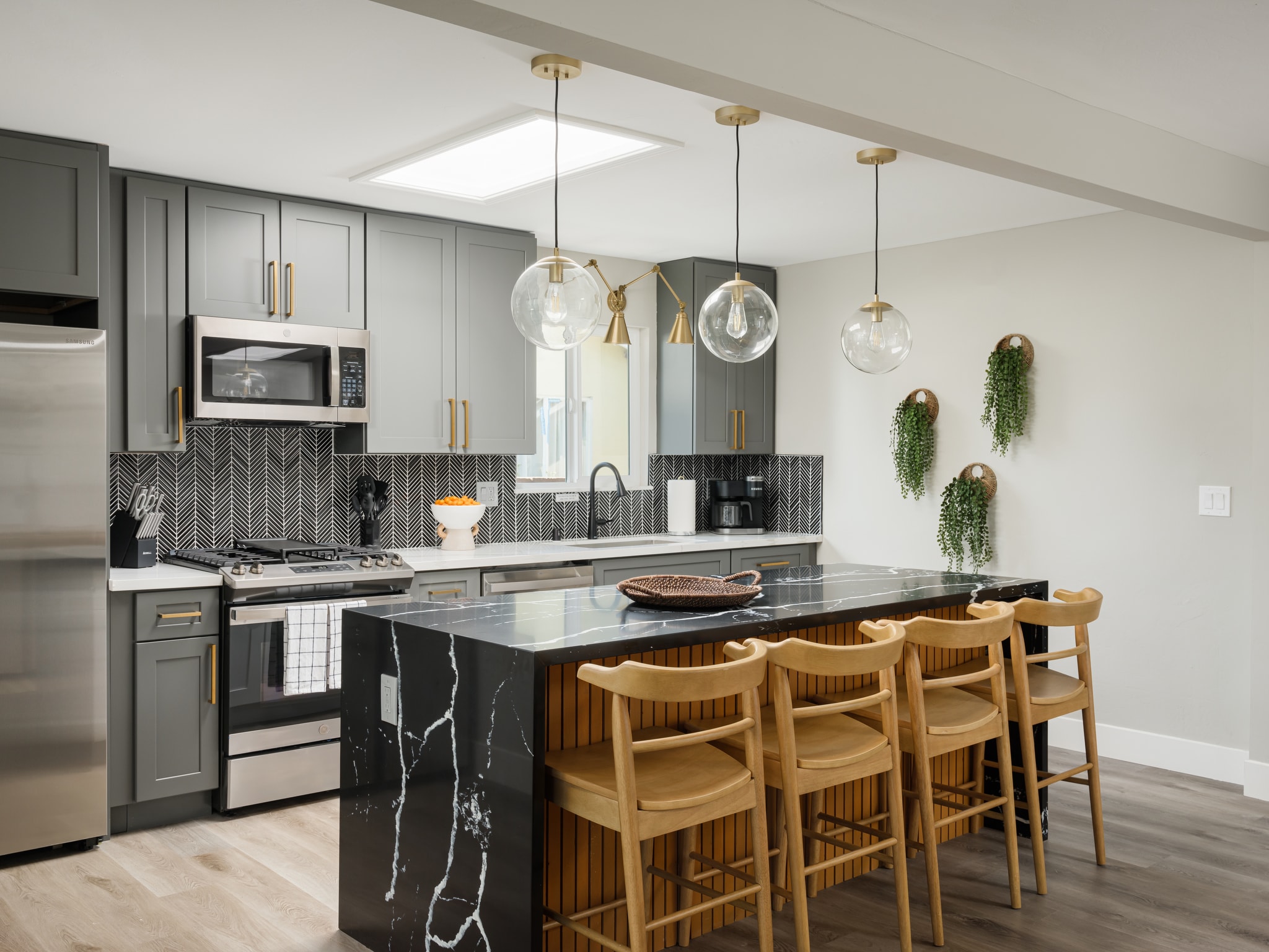 Modern 4BR Haven with Fire Pit and Spacious Yard