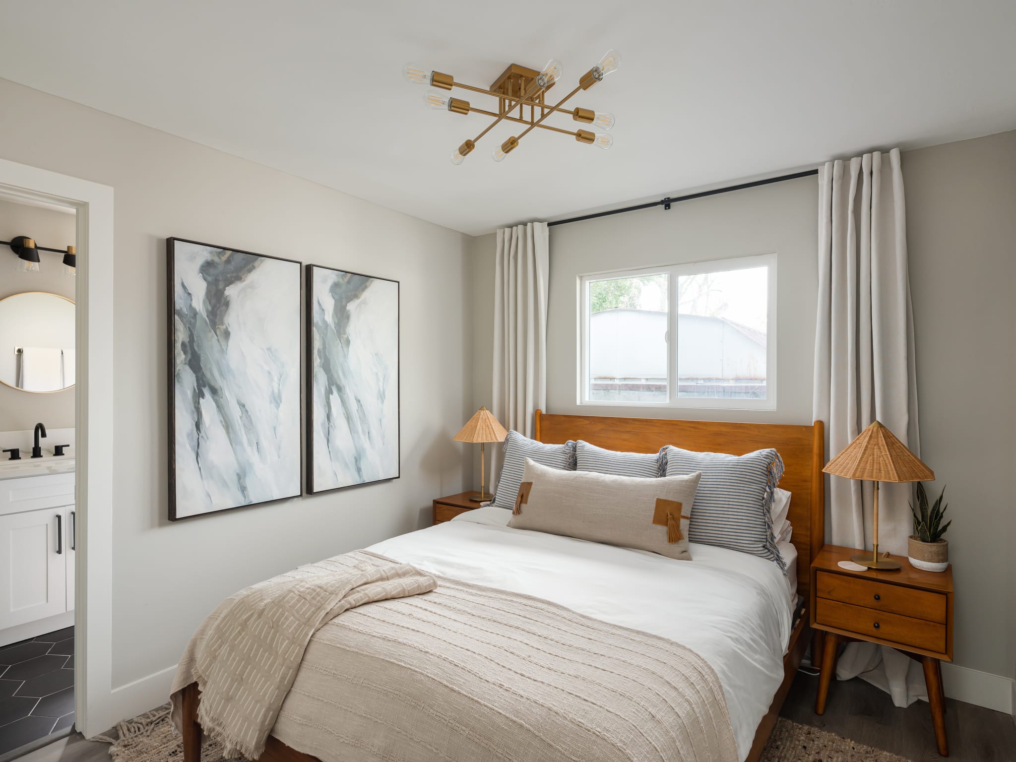 Modern 4BR Haven with Fire Pit and Spacious Yard