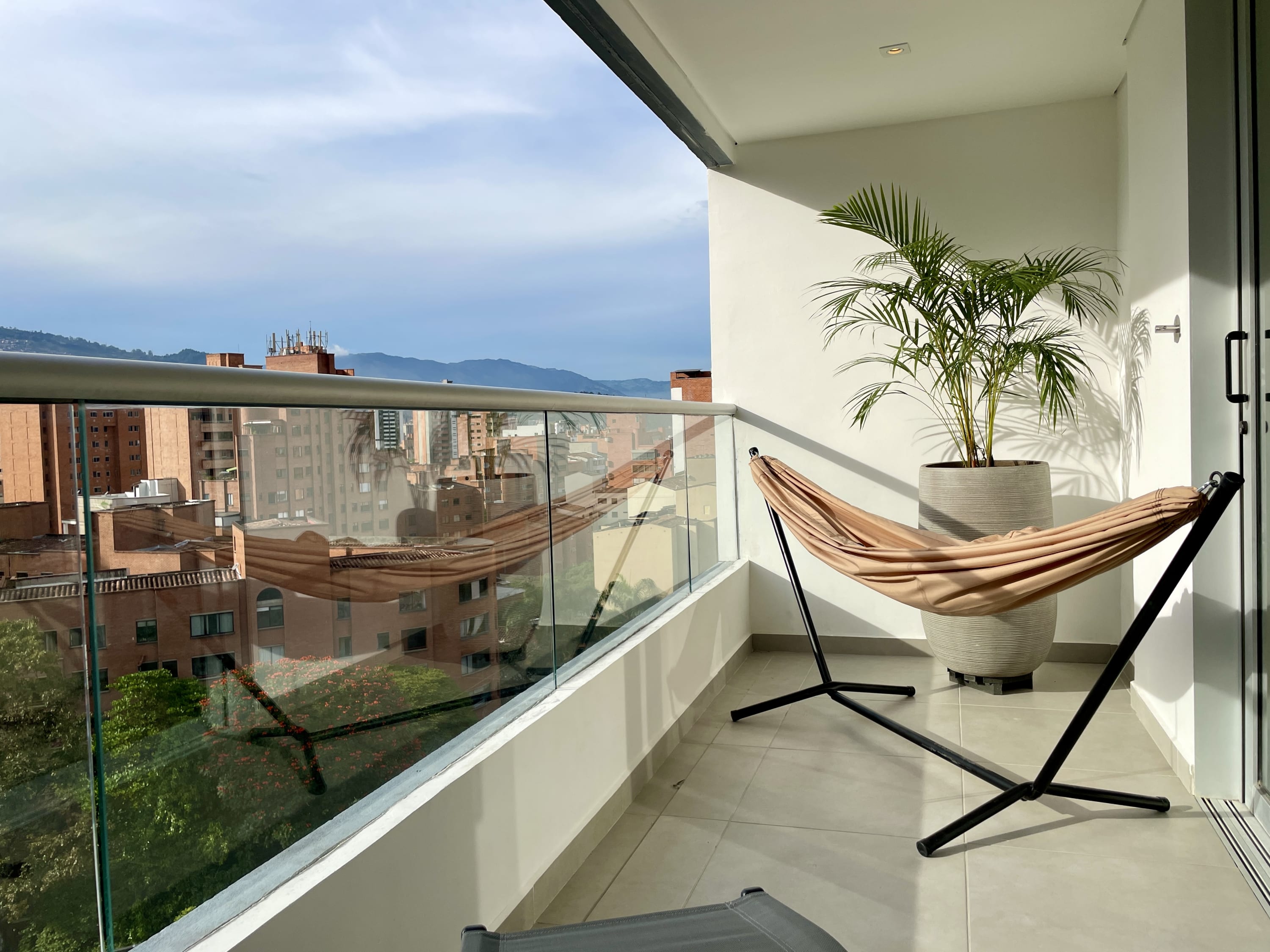 w* | Fantastic 3BR with Balcony in Laureles - Picture 1