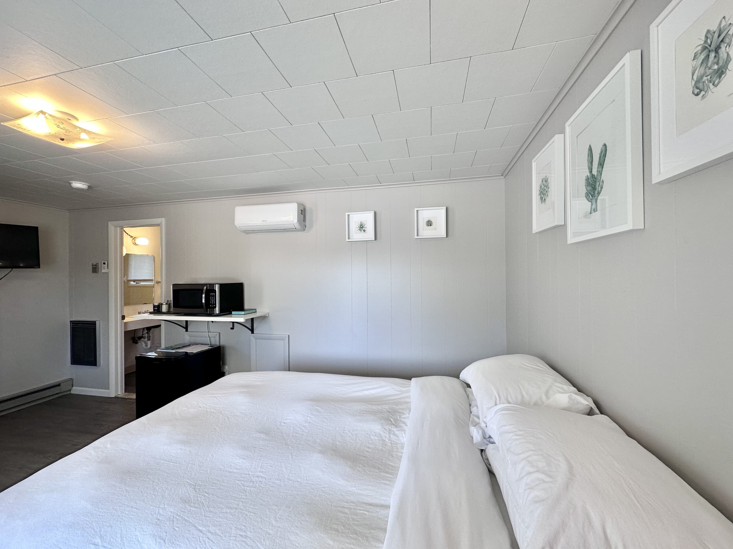 Star Gate Room 2 - The Marie Webster Room — Indian River, MI — vacation rental