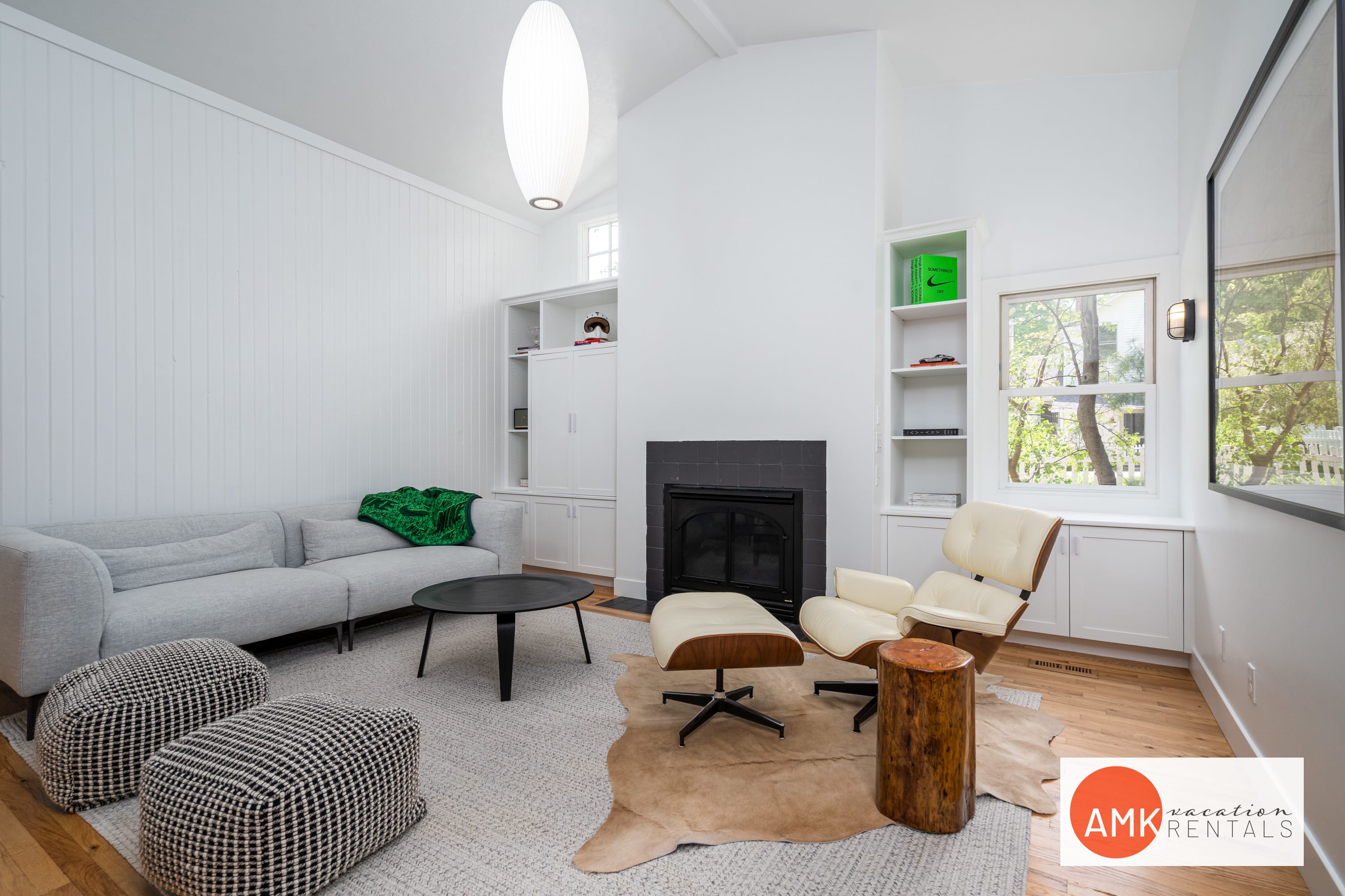 Modern Cottage With Wet Bar And Fireplace - Charming Gathering Retreat - Saugatuck, MI