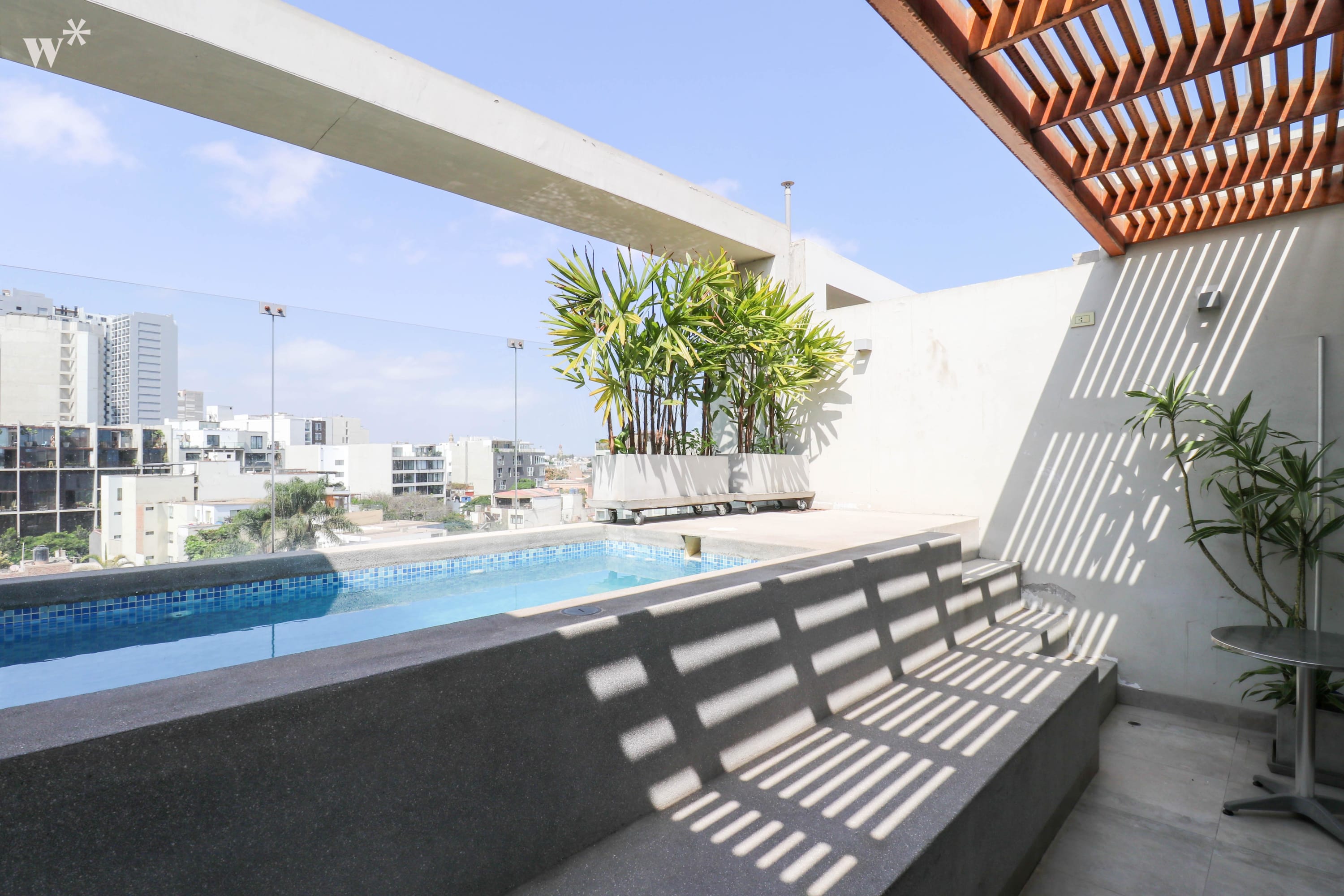 Fantastic 2BR w/ Private Pool Terrace - Foto 1