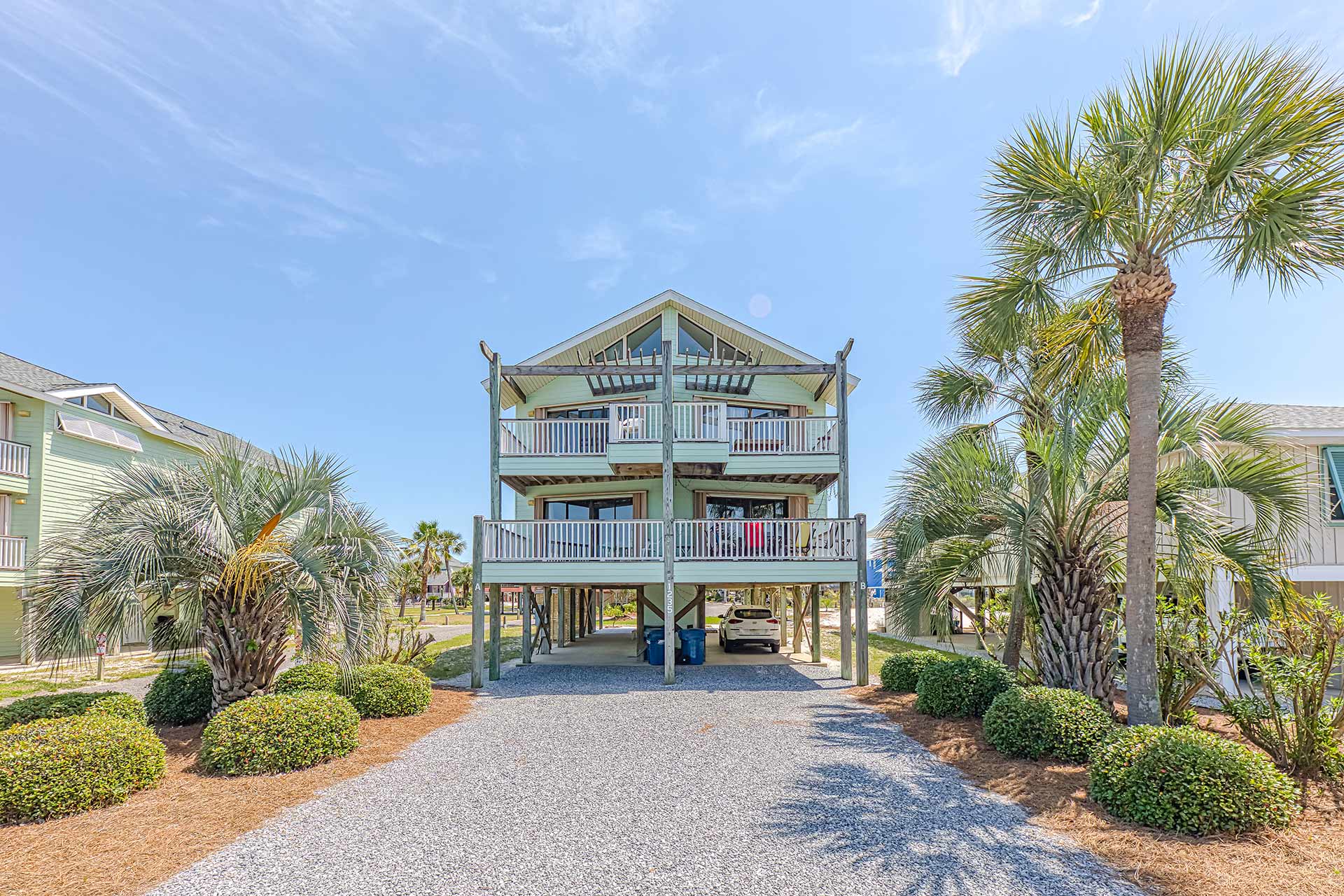 Spacious Townhome w/Private Beach Access + Pool