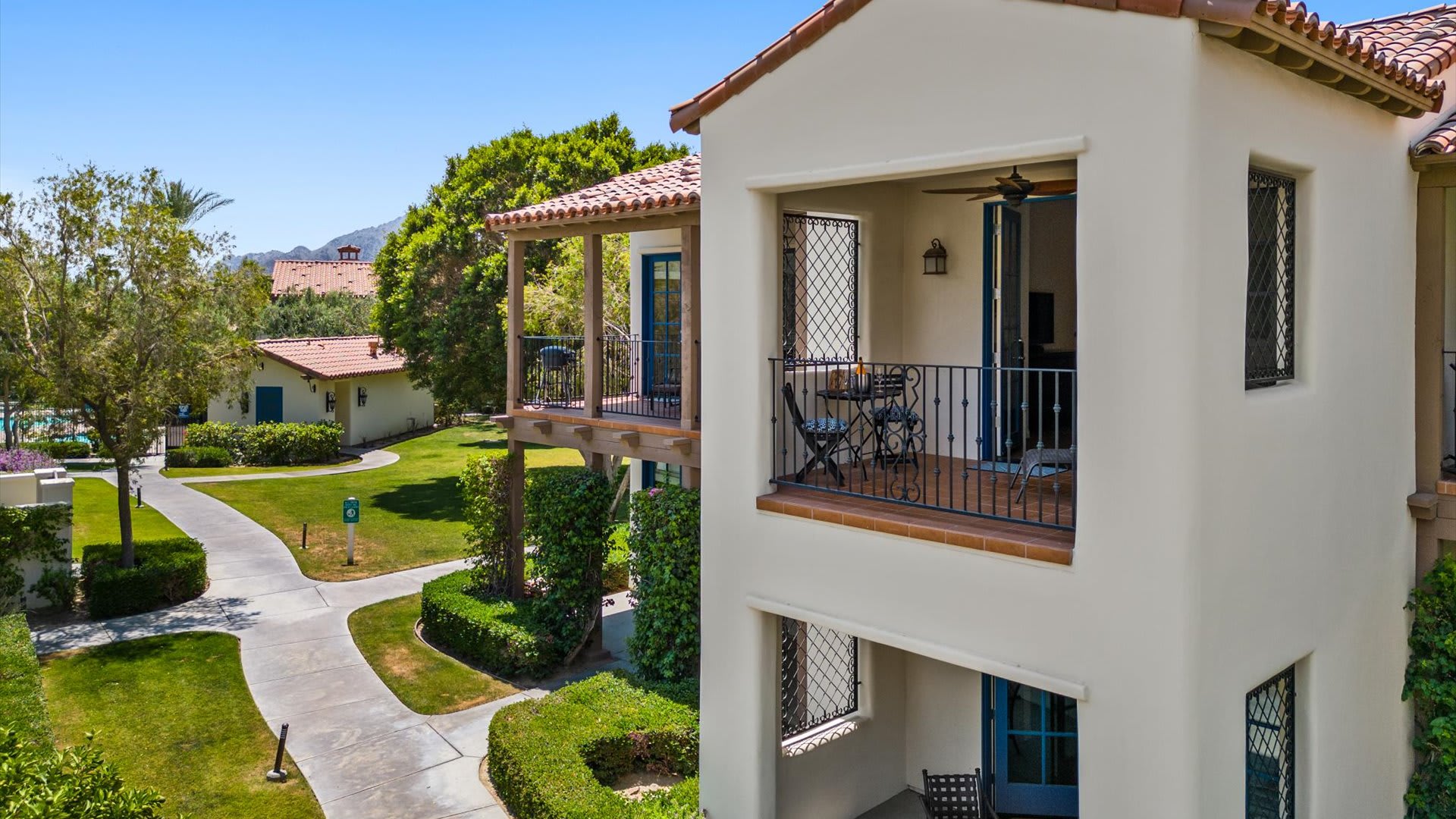 LV025 Airy Upstairs Studio with Mountain Views — La Quinta, CA — vacation rental
