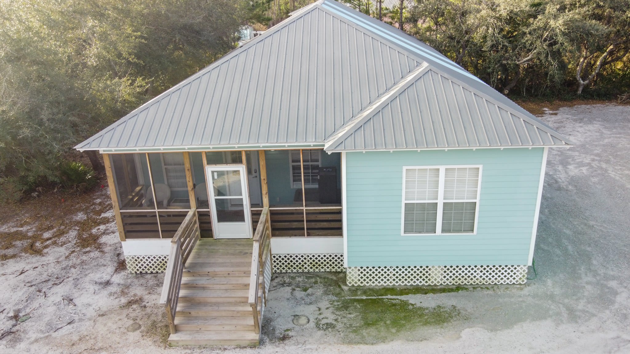Charming cottage in Fort Morgan pool and hot tub